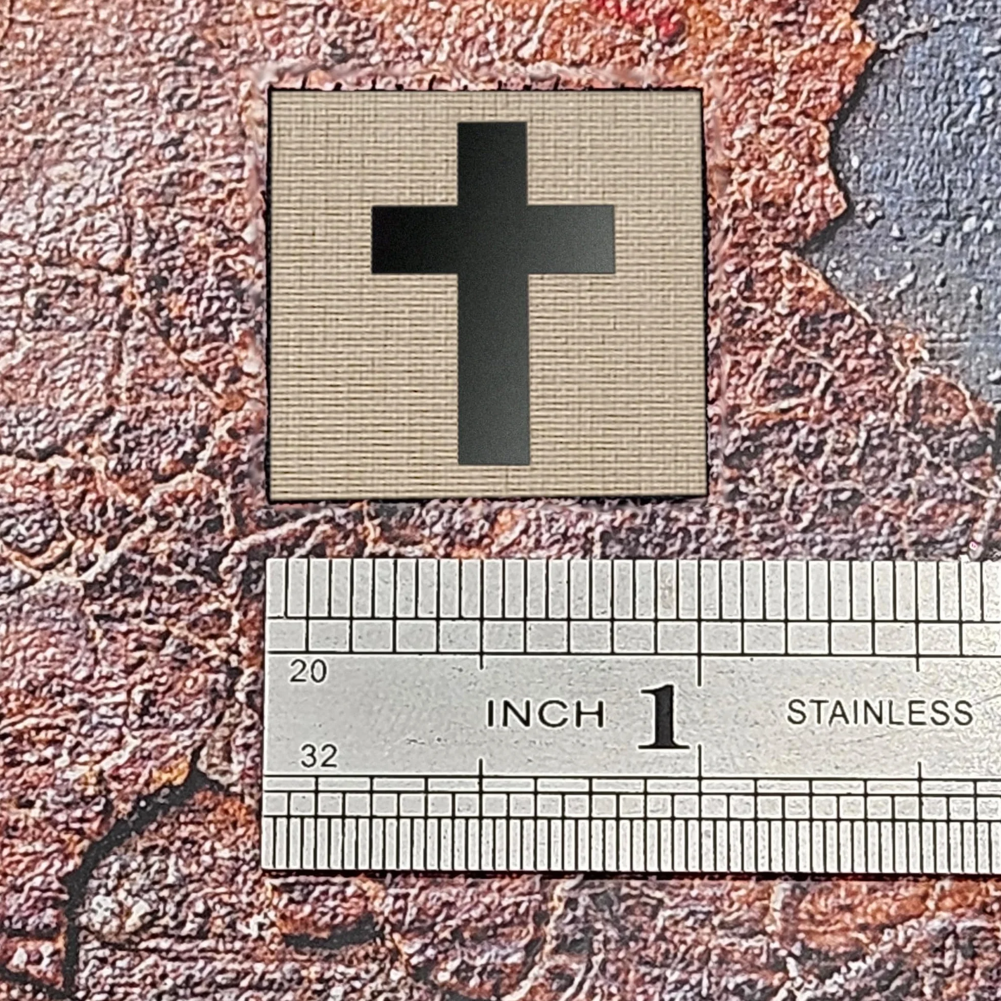 Mini naszywka krucyfiks Jezus Chrystus Christian Morale [jasnobrązowa, czarna]