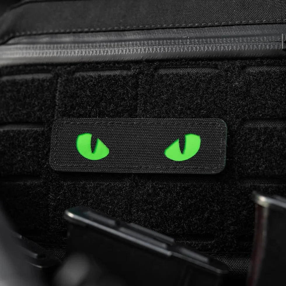 M-Tac Naszywka Cat Eyes Laser Cut, czarny/zielony