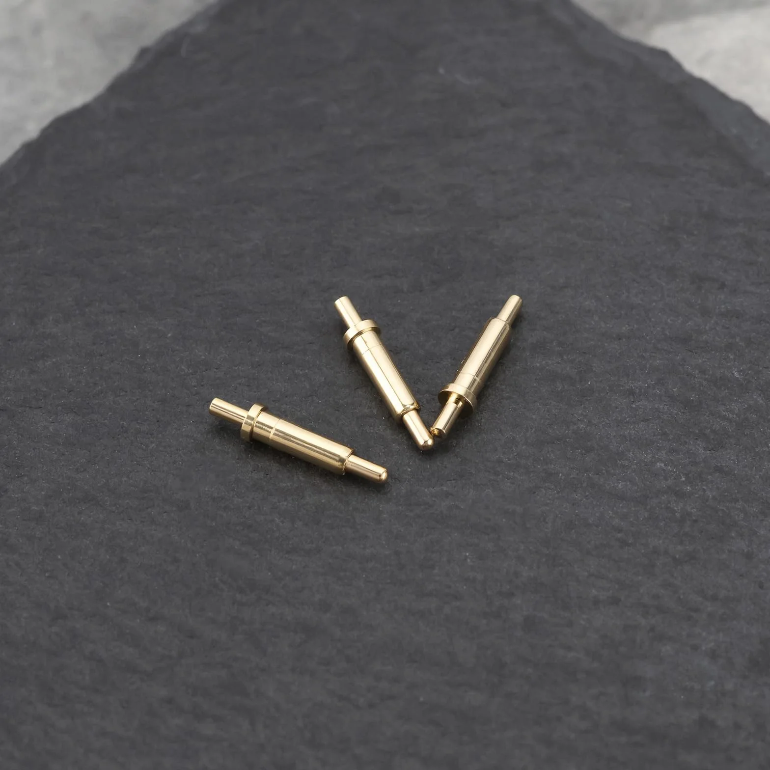 100 szt. 9,5 mm sondy do testu prądu Pogo Pins Złącze 24 V DC 1,5 A do telefonów komórkowych, komunikacji, motoryzacji