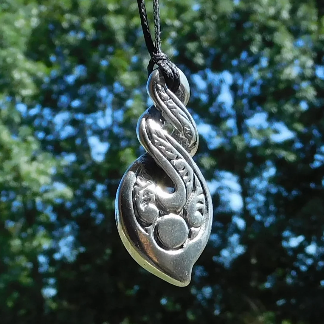 White Cloud New Zealand Kiri wisiorek z pętelką nieskończoności, wisiorek surferski, regulowany sznurek, ręcznie wykonany z cienkiej cyny od Williama Sturta, Jeden rozmiar, Pewter, Bez kamienia