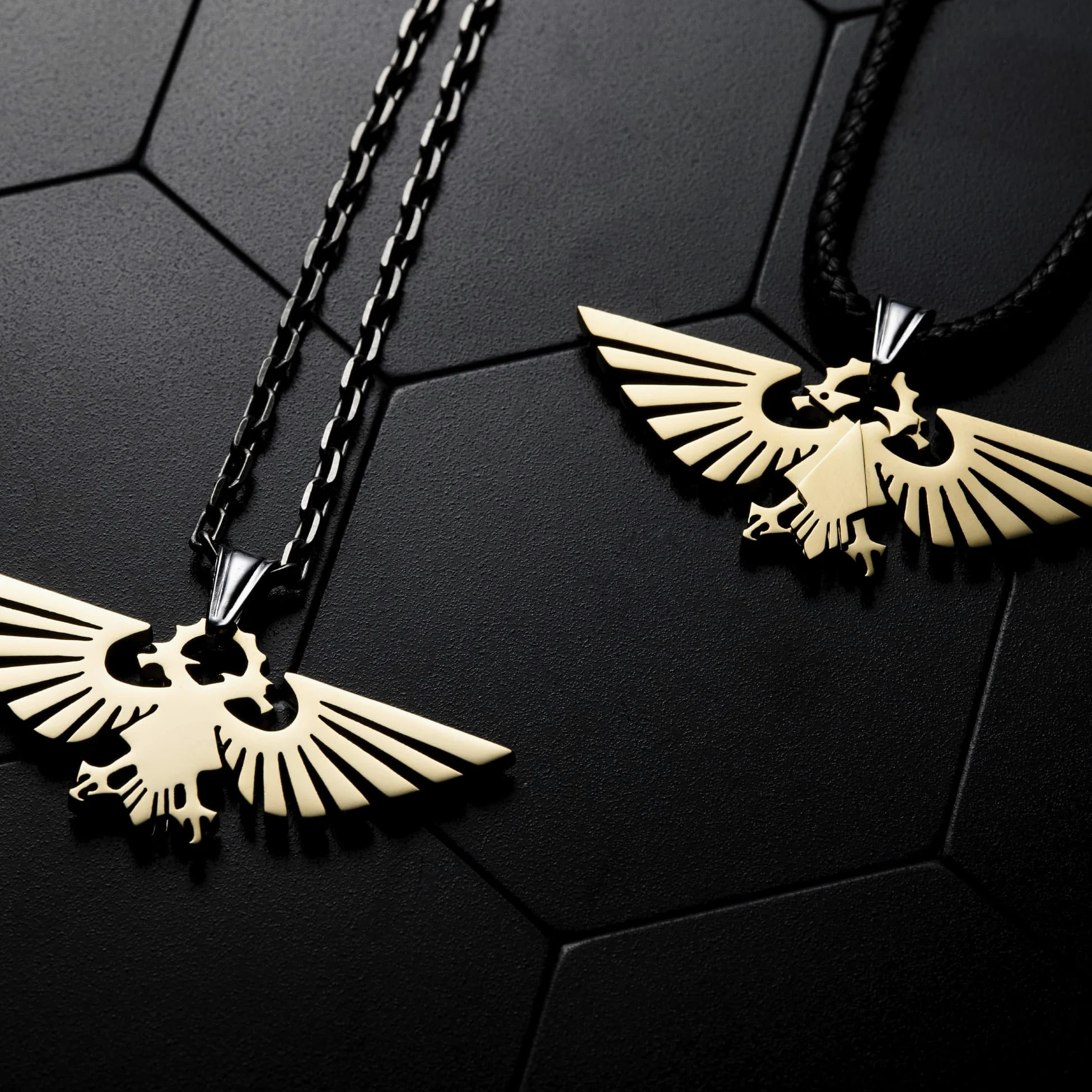 Starforged Warhammer 40000 Imperial Aquila WH40 męski pozłacany naszyjnik ze stali nierdzewnej, 19 mm x 45,5 mm, 6 g, łańcuszek 600 mm
