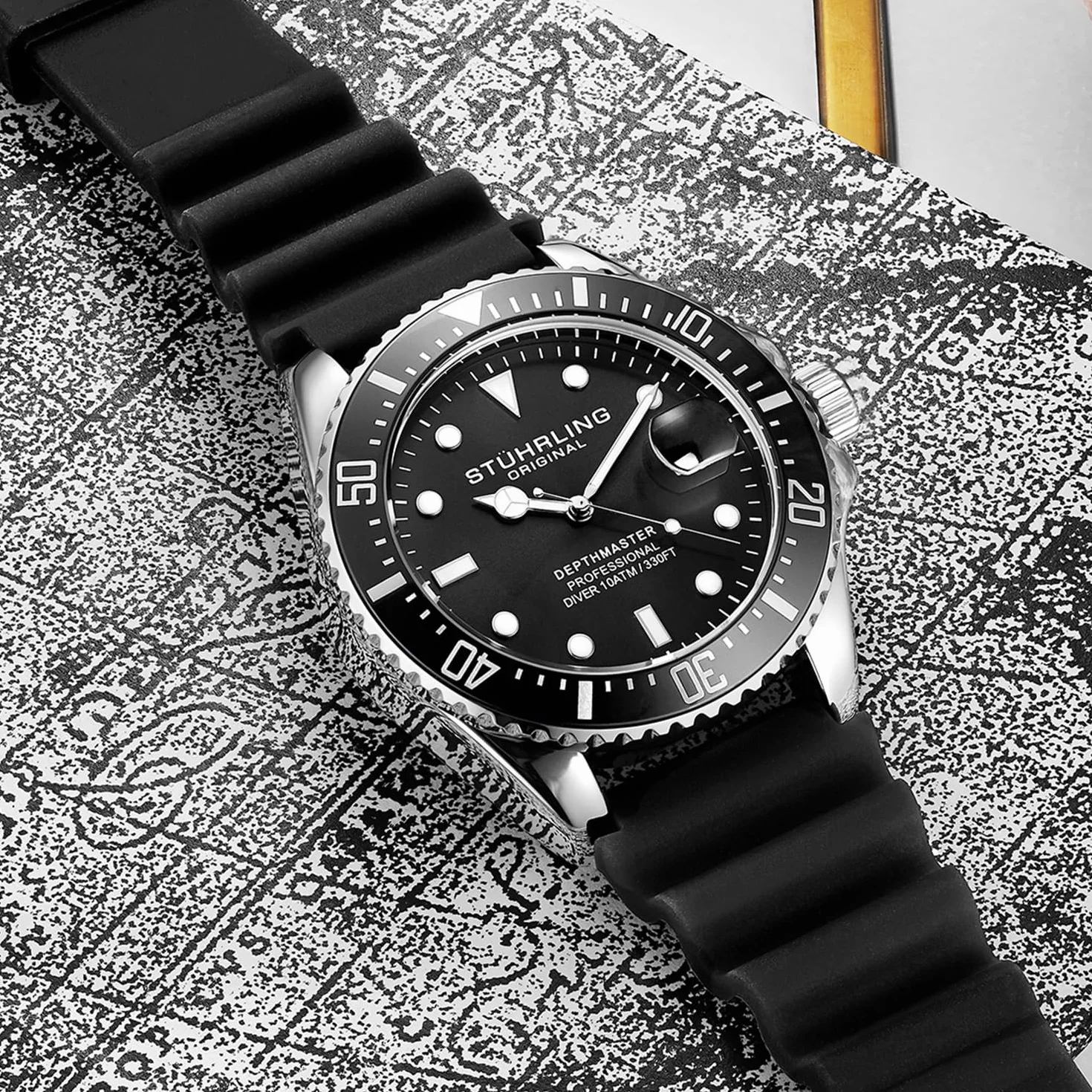 Stuhrling Oryginalny męski zegarek do nurkowania, srebrny 42 mm, obudowa z zakręcaną koroną, gumowy pasek, wodoodporny do 90 cm