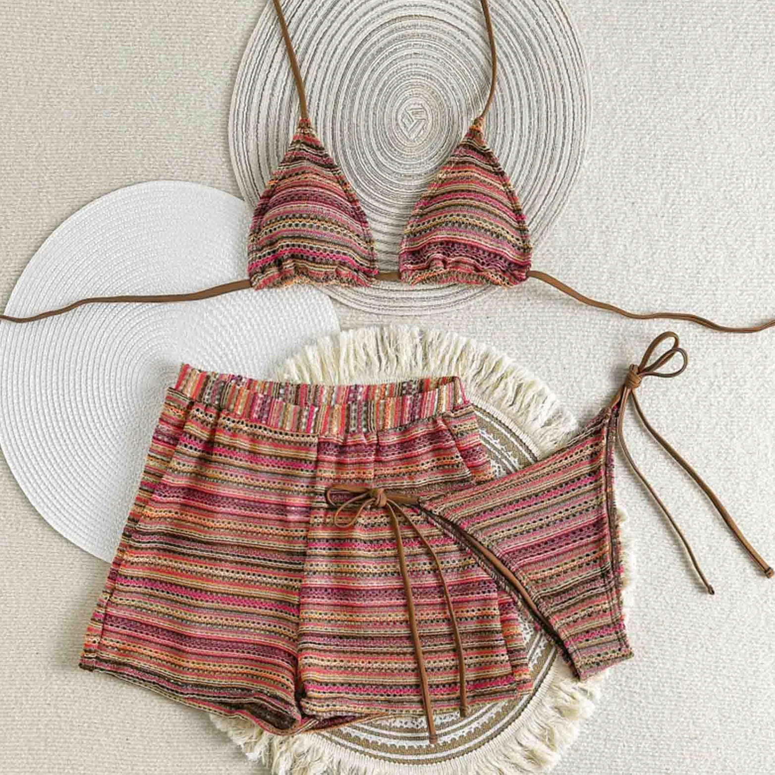 Zestaw bikini damski trzyczęściowy strój kąpielowy z wyściółką na szyi dopasowana sylwetka kolor kontrastowy design wakacje plaża letni styl