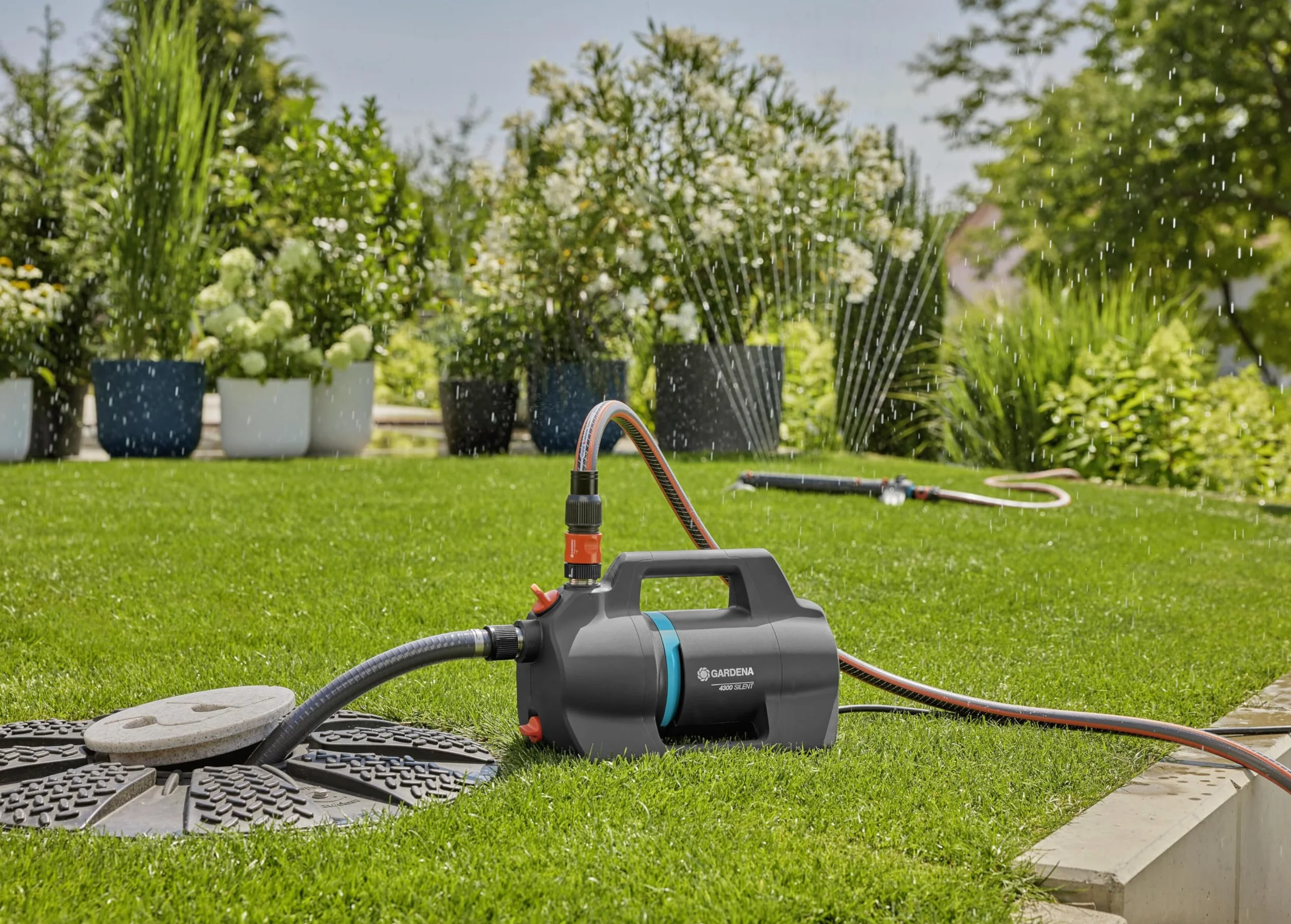 Gardena pompa ogrodowa 4300 Silent: Cicha pompa nawadniająca z innowacyjną obudową, tłoczenie 4300 l/h, silnik 650 W, podwójny system uszczelek, energooszcz. i wodotrwała (9056-20)