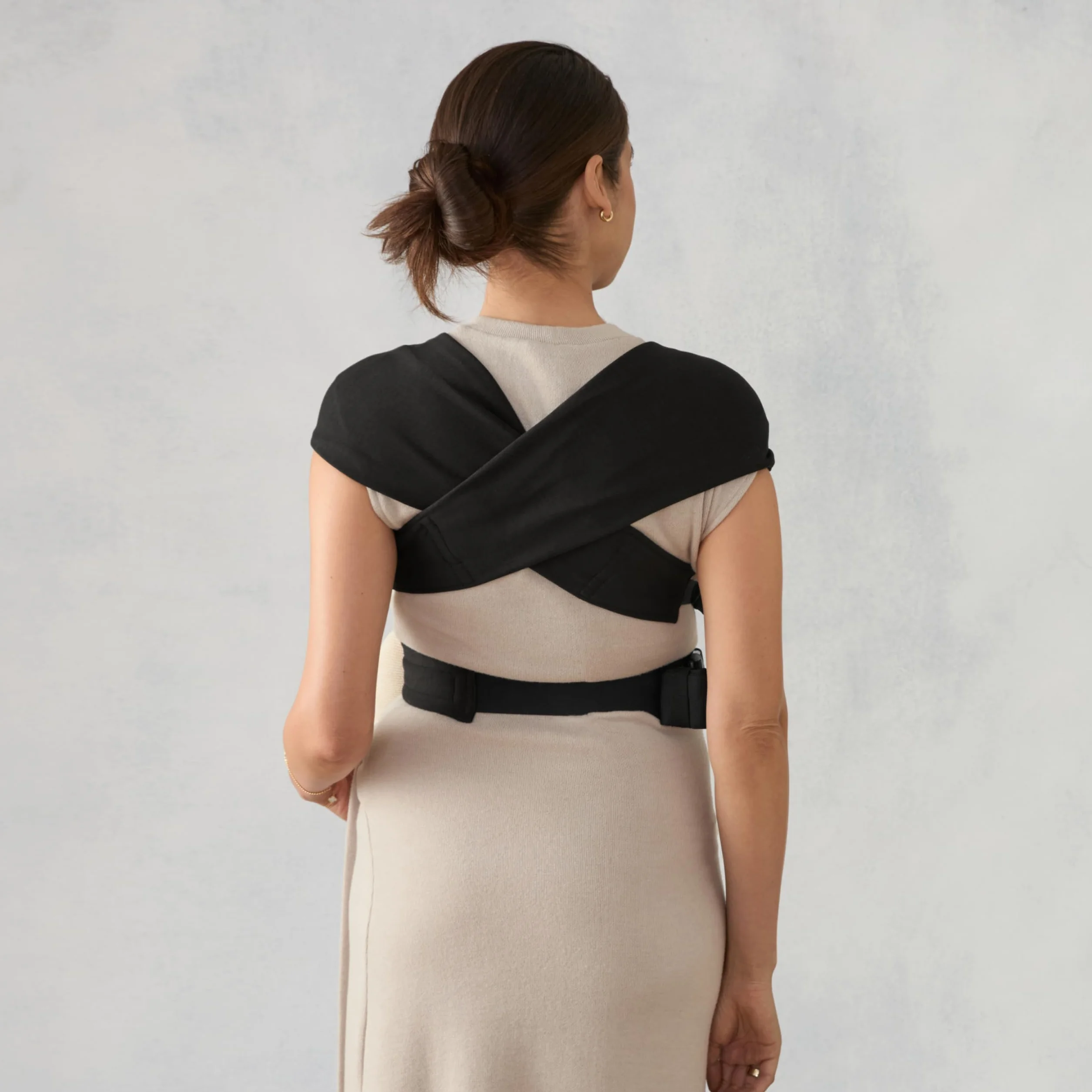 Ergobaby Ergonomiczne Nosidełko Embrace z Pasem Biodrowym, Równomierne Rozłożenie Ciężaru, Komapktowy, Lekki, Łatwy do Zapęcia, Kolor Czarny