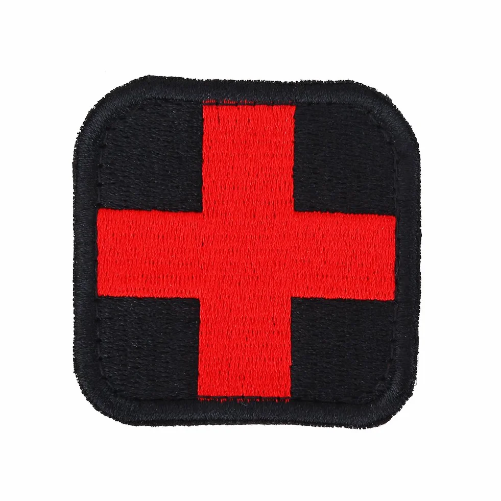 Taktyczna Naszywka Medyczna z Czerwonym Krzyżem, do Apteczki IFAK, Ratownictwa, Zestawu Ratunkowego, Czarna, 5x5 cm, 1 Sztuka
