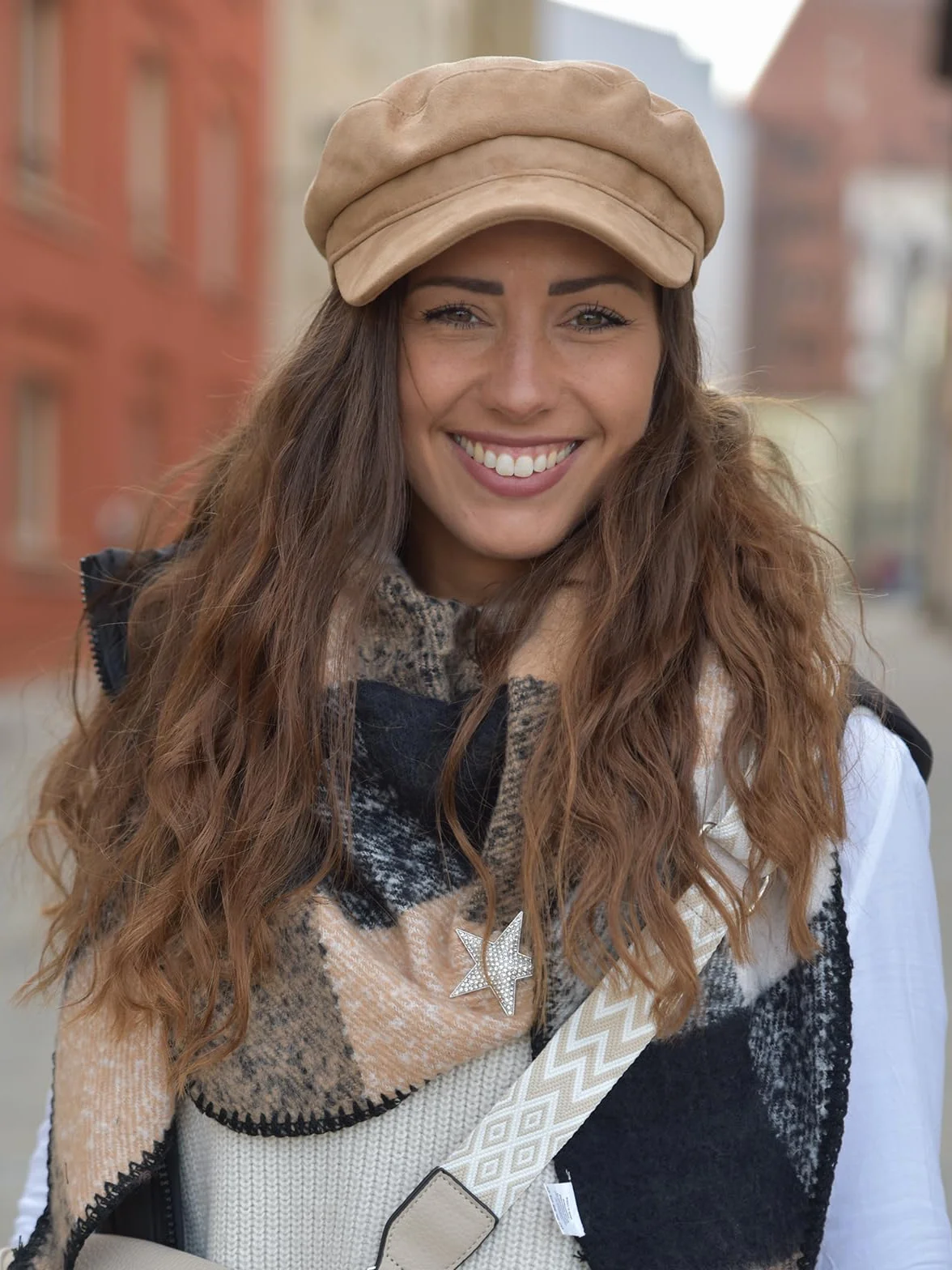styleBREAKER Damska czapka balonowa o wyglądzie miękkiej skóry welurowej, czapka z daszkiem, czapka Bakerboy, Newsboy Cap 04023091