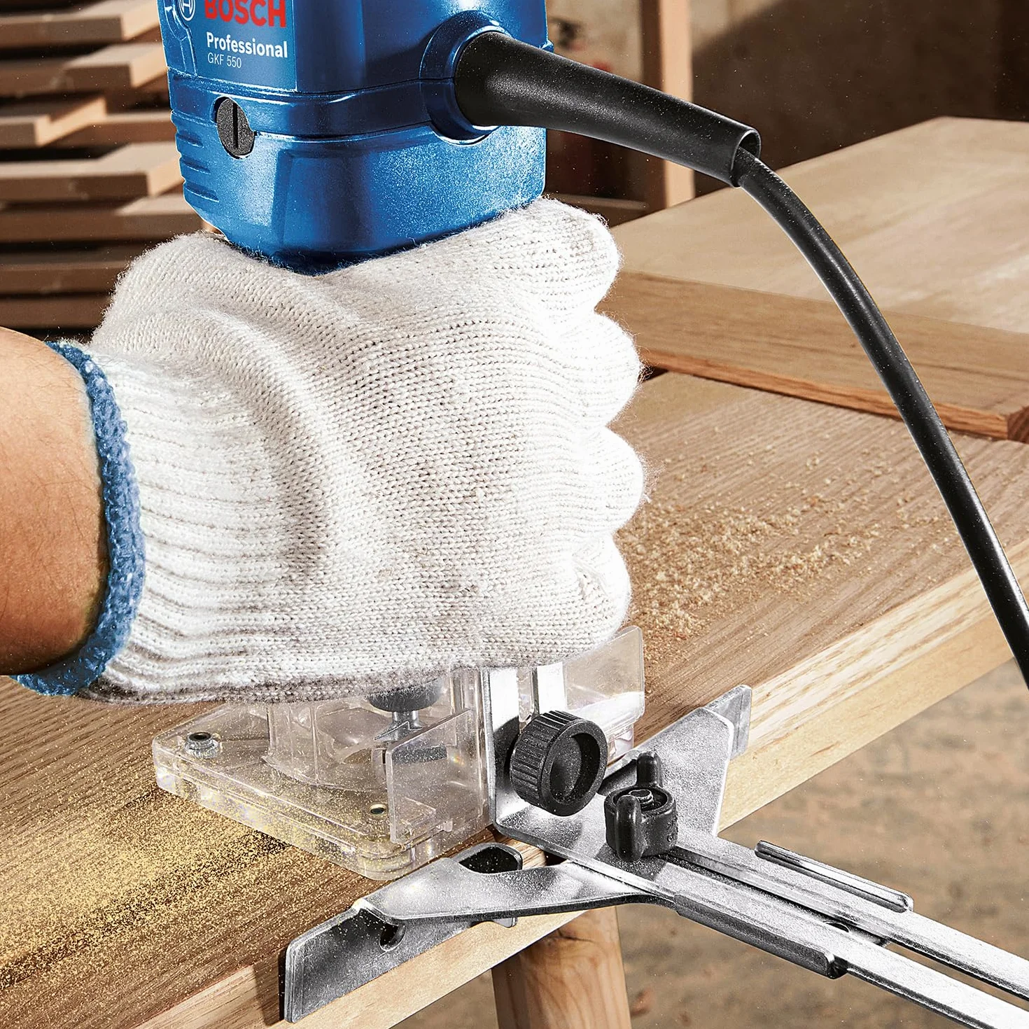 Bosch Professional: frezarka do krawędzi GKF 550 (550 W, prędkość obrotowa bez obciążenia 33.000 min-1, prowadnica równoległa i rolkowa, bolec kopiujący, klucz szczękowy jednostronny 10 i 17 mm)