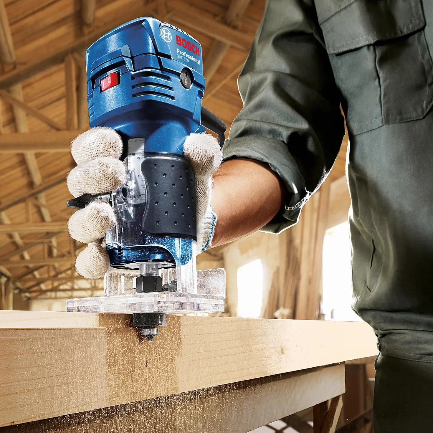 Bosch Professional: frezarka do krawędzi GKF 550 (550 W, prędkość obrotowa bez obciążenia 33.000 min-1, prowadnica równoległa i rolkowa, bolec kopiujący, klucz szczękowy jednostronny 10 i 17 mm)