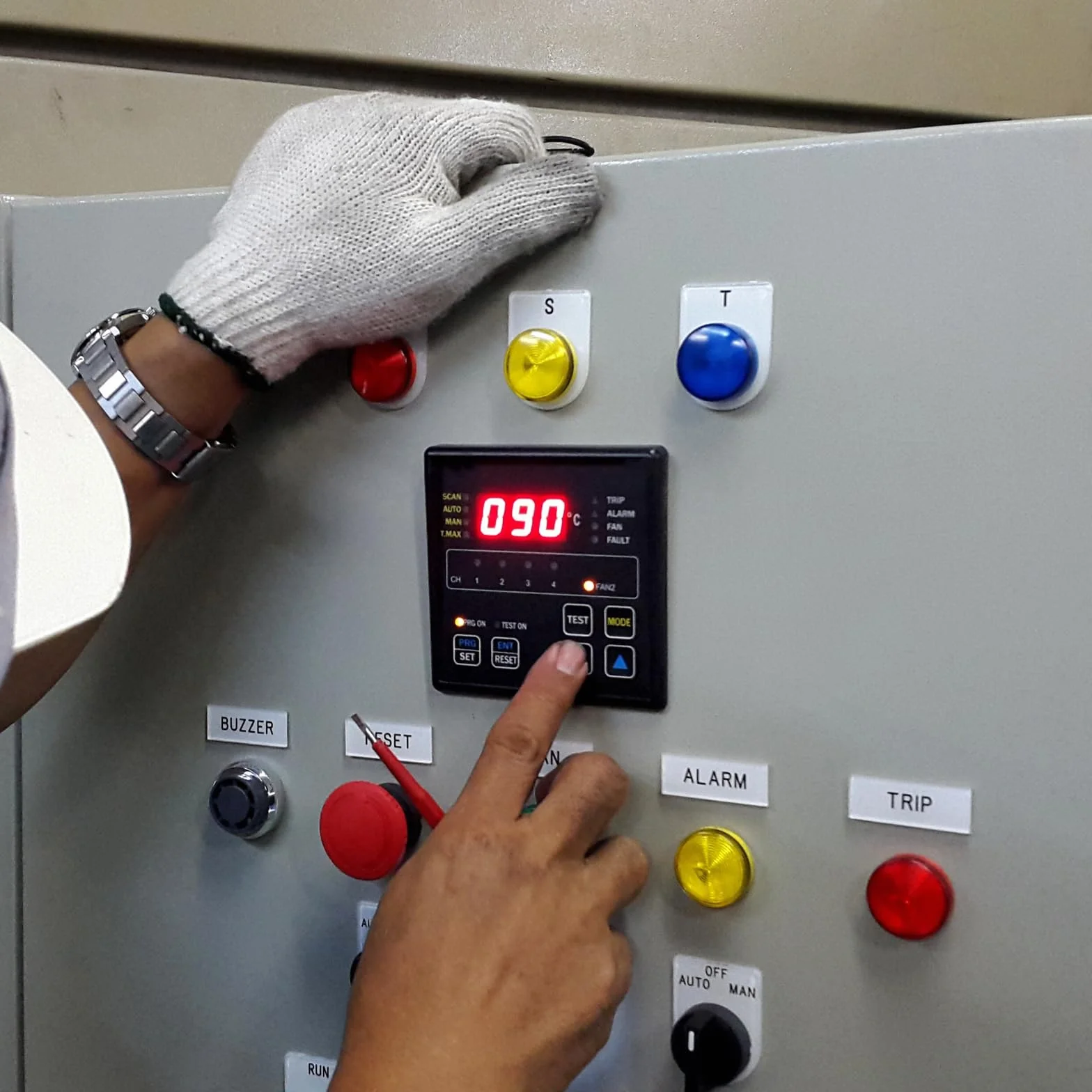 QUARKZMAN XH-W3002 10 A AC 110-220 V cyfrowy regulator temperatury LED, termostat, przełącznik sterowania ogrzewaniem i chłodzeniem, do lodówki, szklarni, gospodarstwa