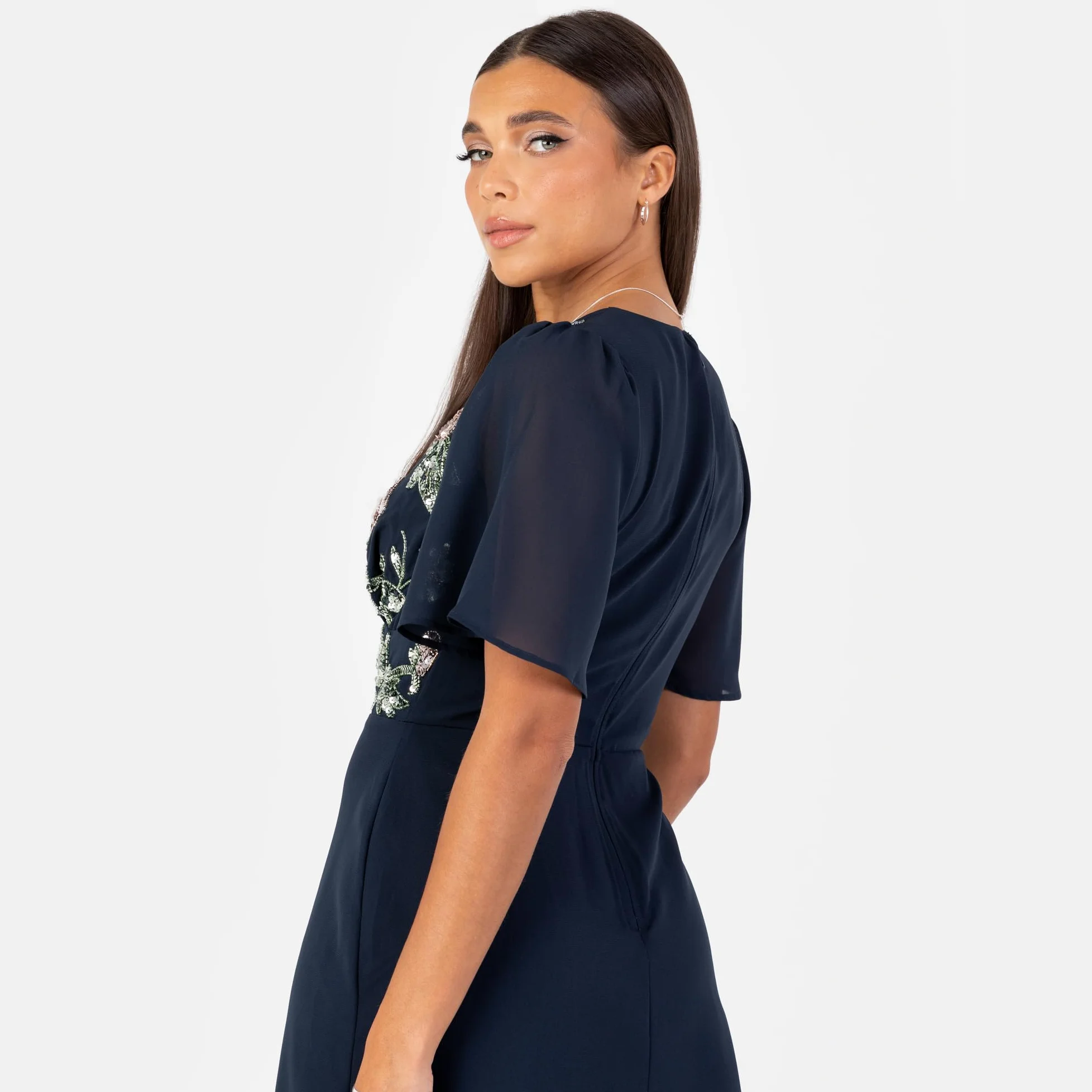Maya Deluxe Damska sukienka maxi, damska sukienka z dekoltem w serek, rękawy anioła, ozdobiona kwiatami, rozcięta z boku, linia A, suknia balowa dla druhny na wesele, granatowy, 34