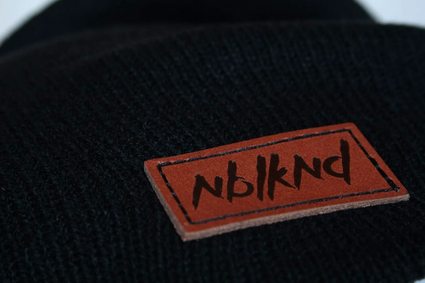 Nebelkind Unisex Beanie Classy skórzana łatka czapka dziergana czarna One Size