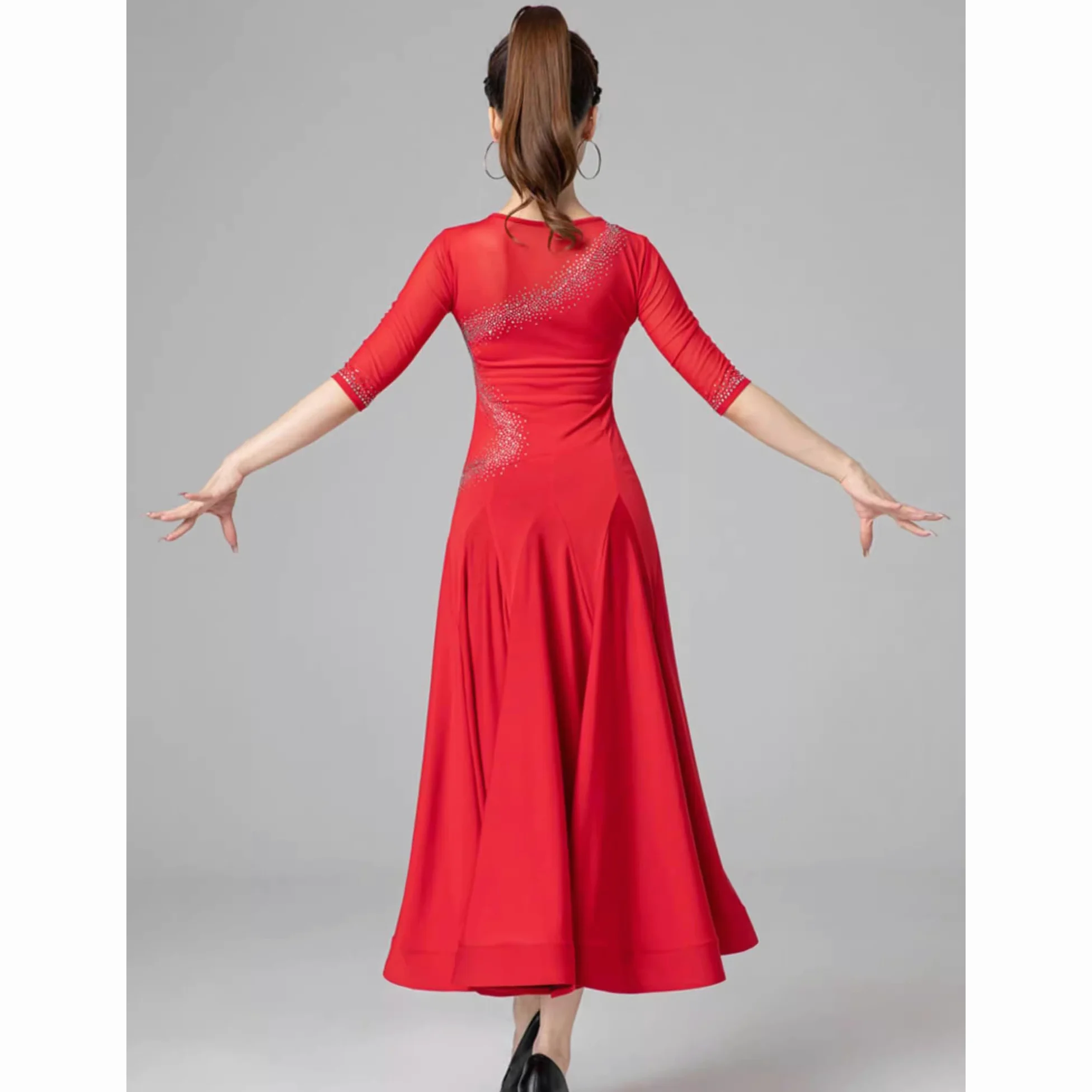 Suknie do tańca Występ towarzyskiego Strój do walca z okrągłym dekoltem dla kobiet Kostium do tańca nowoczesnego zdobiony cyrkoniami Strój do tańca flamenco