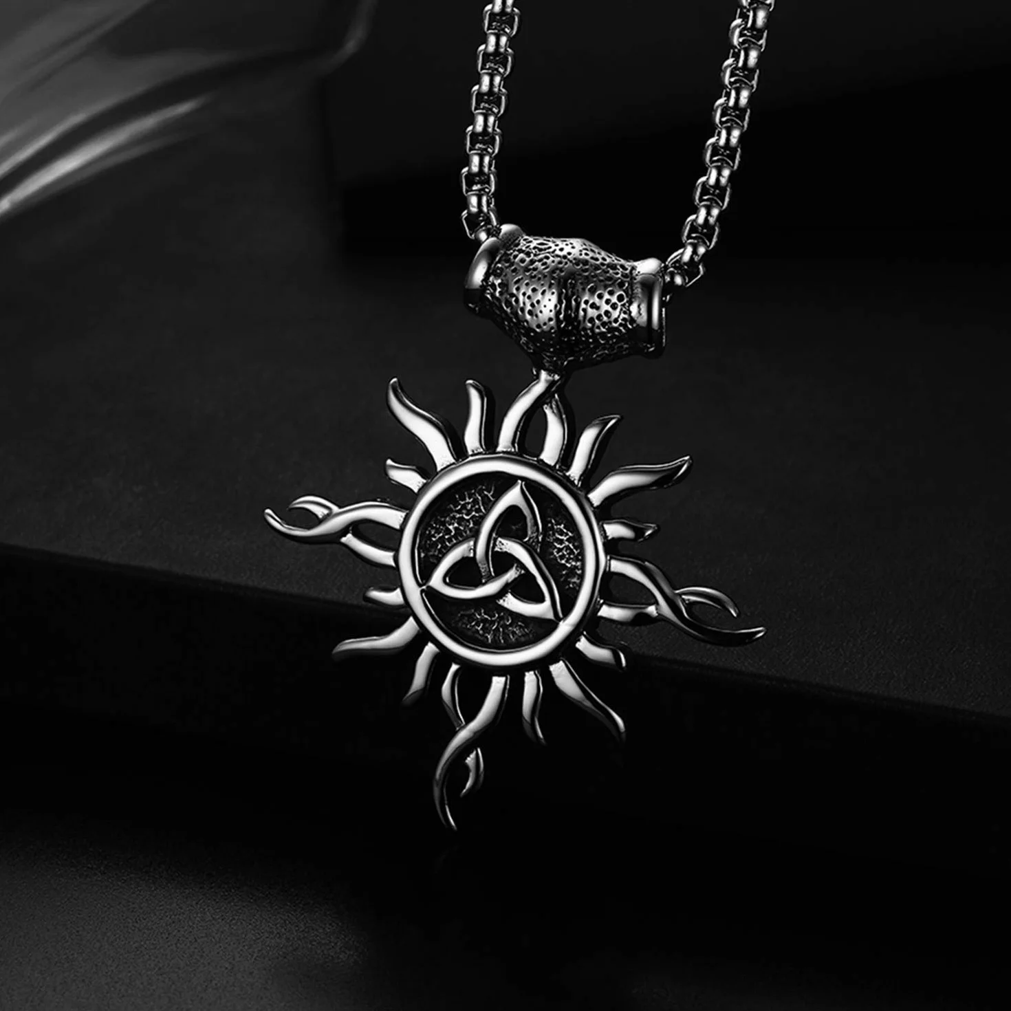 Flongo Męski łańcuszek ze stali nierdzewnej, wisiorek słońce celtycki węzeł triquetra