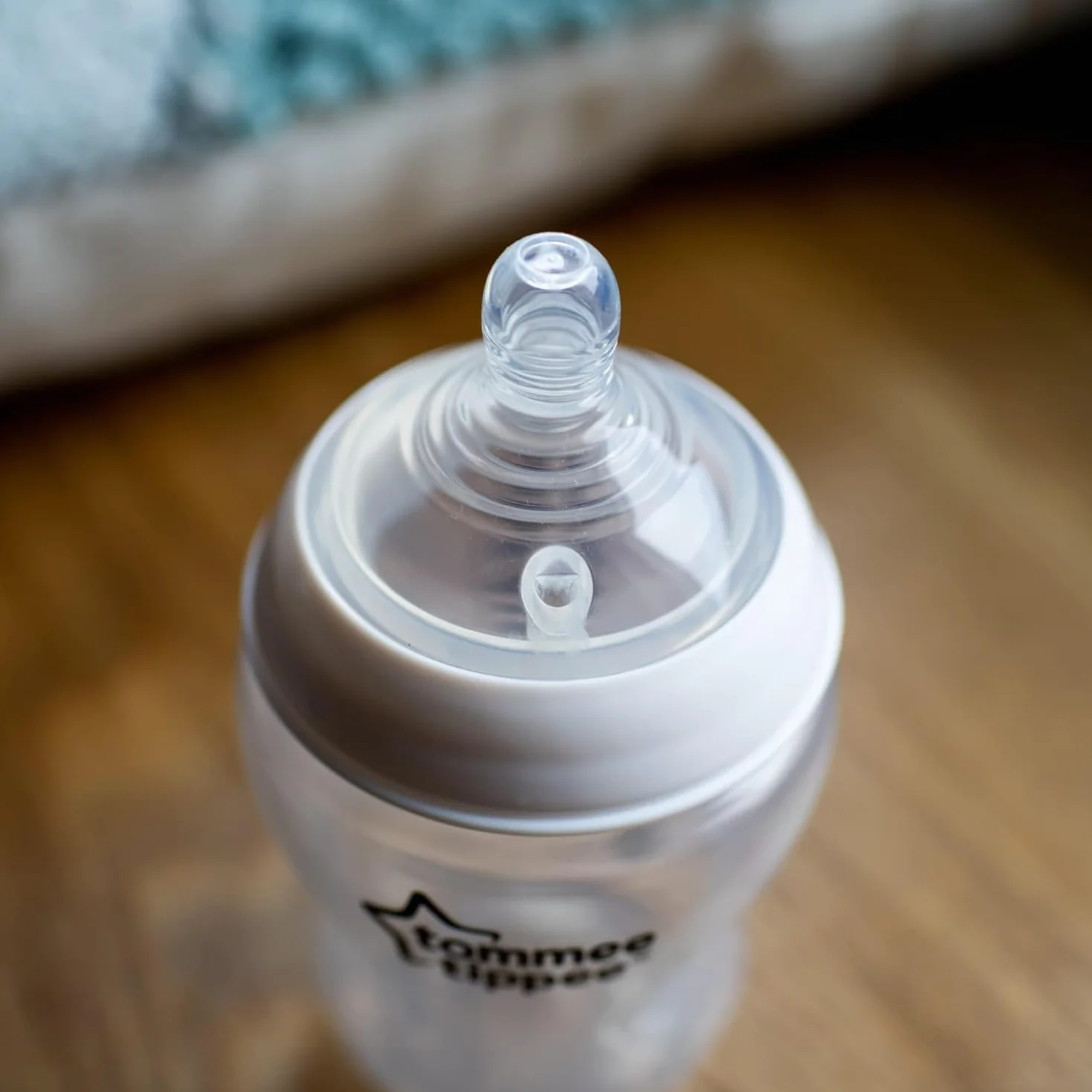 Tommee Tippee Closer to Nature Smoczki do butelki dla niemowląt, podobne do piersi, zawór antykolkowy, miękki silikon, szybki przepływ, od 6 miesięcy, opakowanie 2 szt