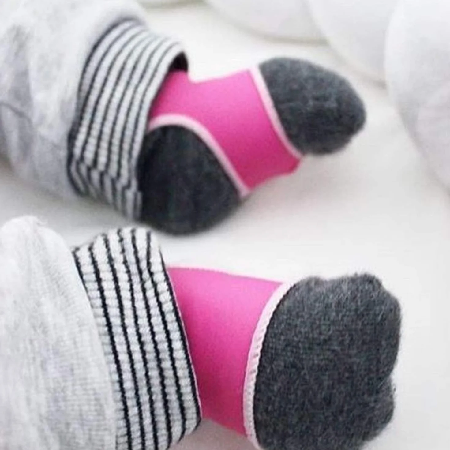 Uchwyty na skarpetki dla niemowląt Sock Ons 0-6 miesięcy 3 szt. biały fuksja różowy