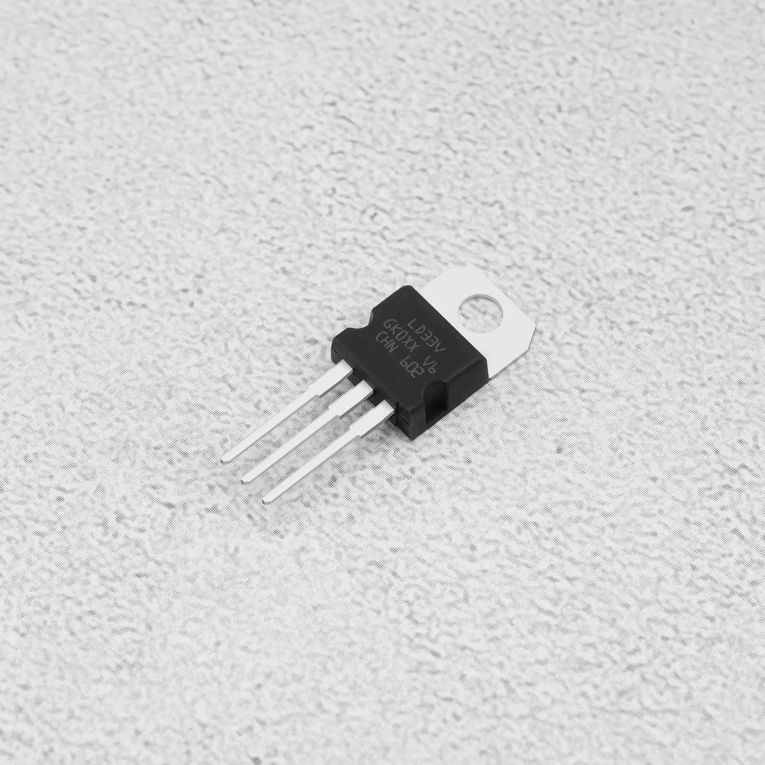 Create idea 5 szt. LD1117V33 liniowy regulator napięcia niskiego zanikania tranzystor 3-pinowe precyzyjne regulatory napięcia LDO TO-220 3,3 V / 950 mA