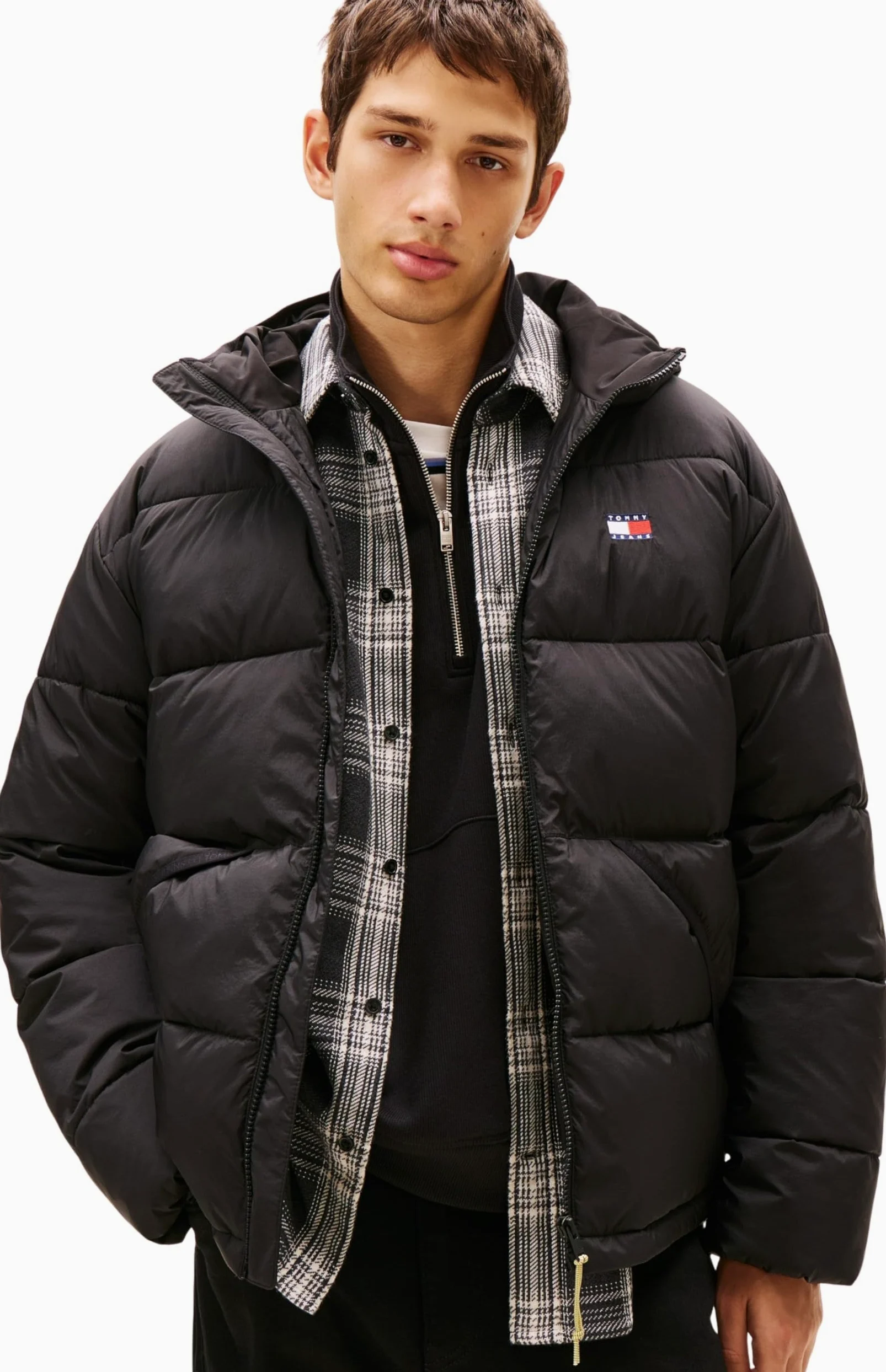 Tommy Jeans Męska kurtka puchowa TJM VAIL HOODED PUFFER EXT DM0DM22296, CZARNY (czarny), 3XL, czarny (czarny), 3XL duże rozmiary