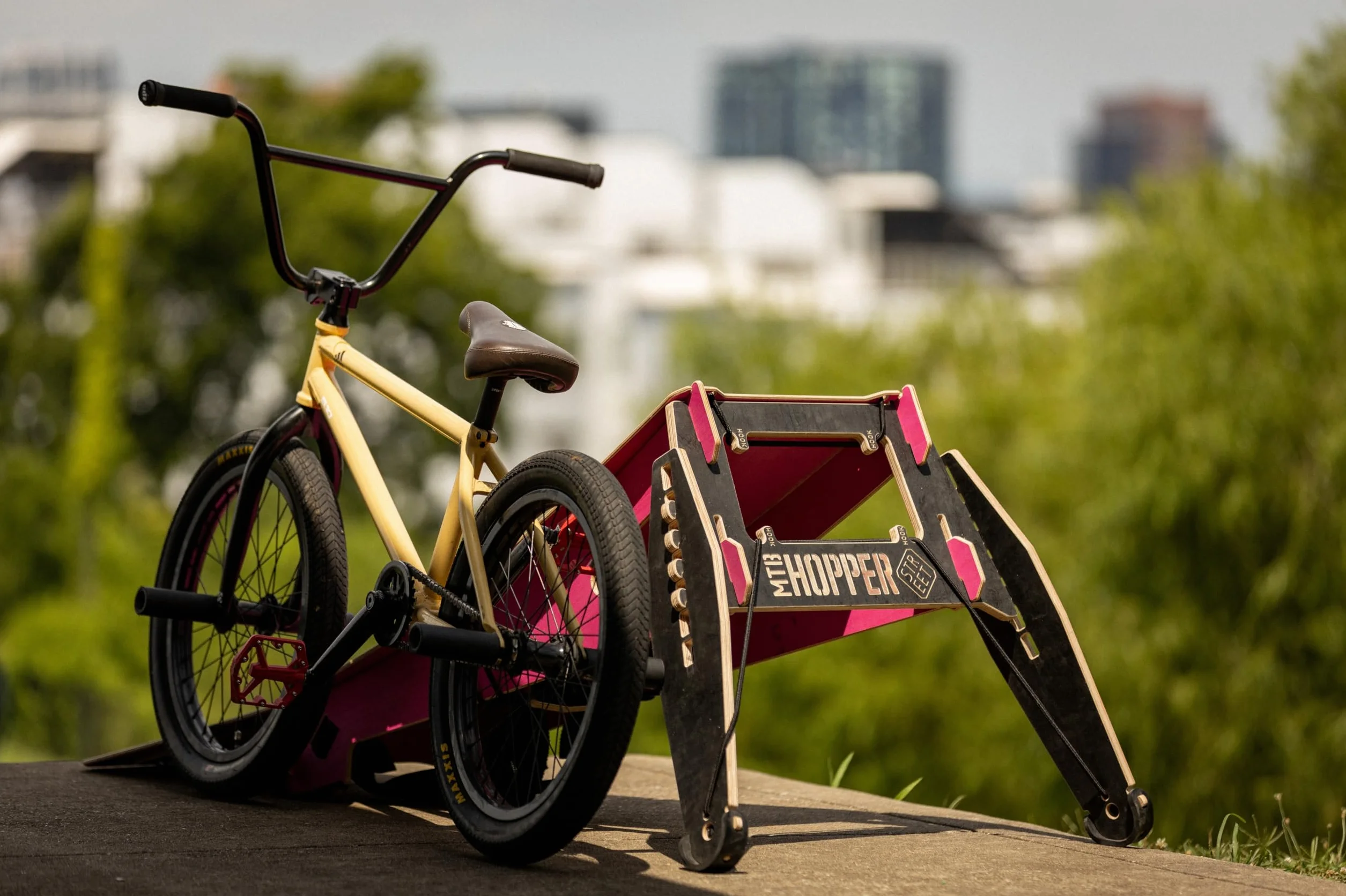 MTB Hopper Street Przenośna Rampa z Lekką Konstrukcją Zaprojektowana dla BMX Dirt/Street – Rampa do Skoków dla Deskorolek i Hulajnóg do Użycia na Ulicach do Eksploracji Miejskiej