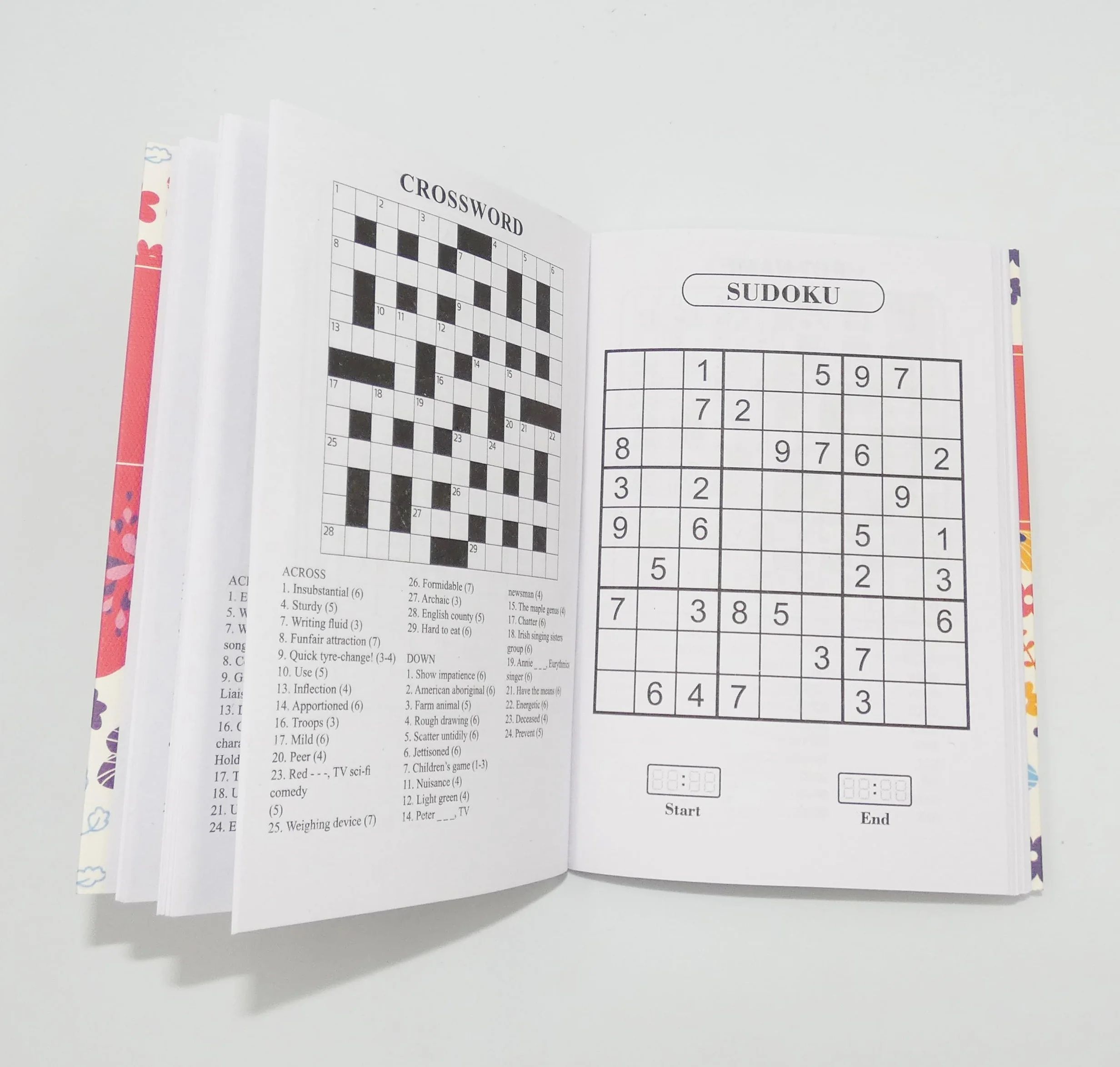 A6 kieszonkowy rozmiar podróżny 3 w 1 Sudoku, wyszukiwanie słów, krzyżówka, rozmiar 15 x 10,5 cm z elastyczną taśmą, biały kwiatowy