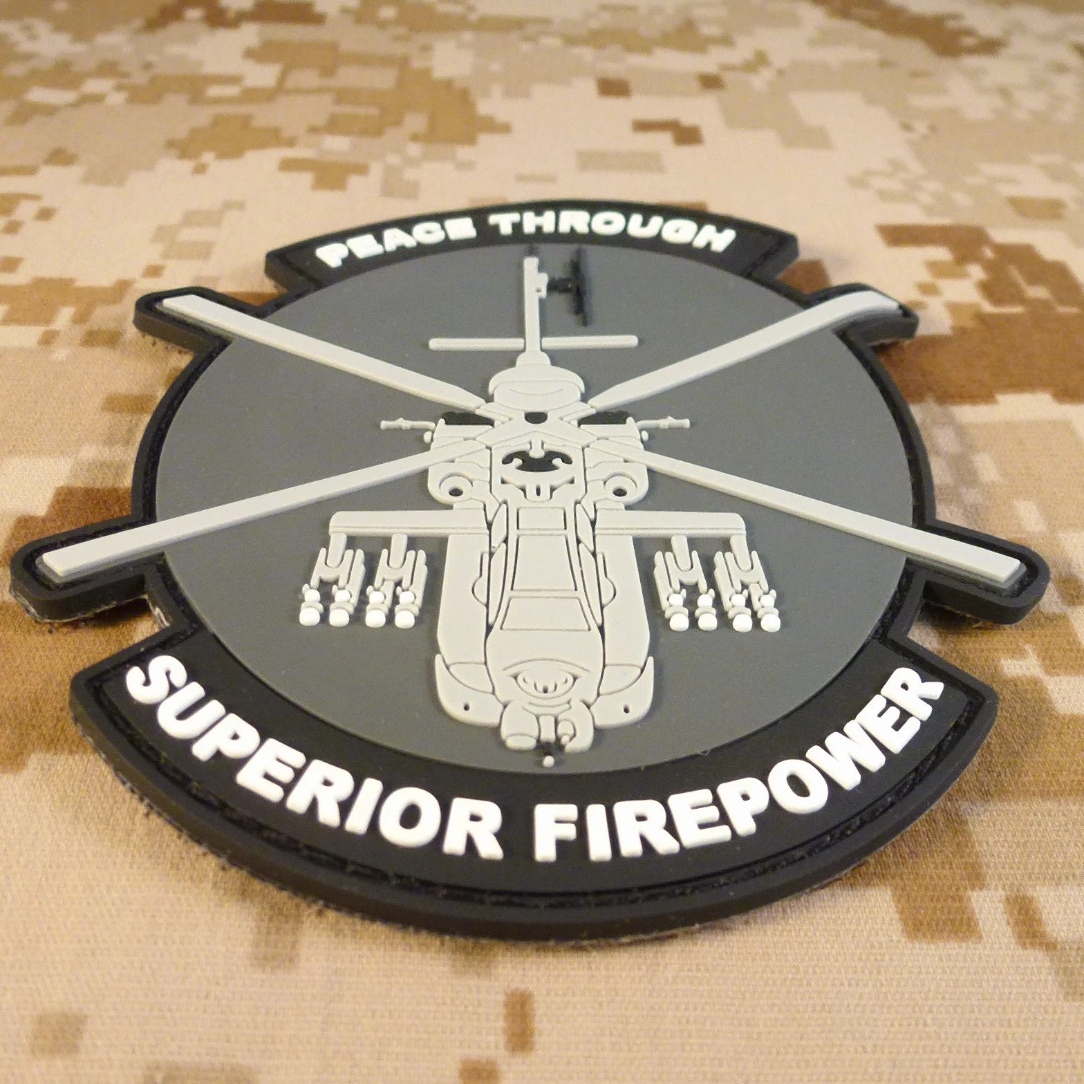 Peace Through Superior Firepower AH-64 Apache Helicopter Morale PVC gumowa naszywka 3D