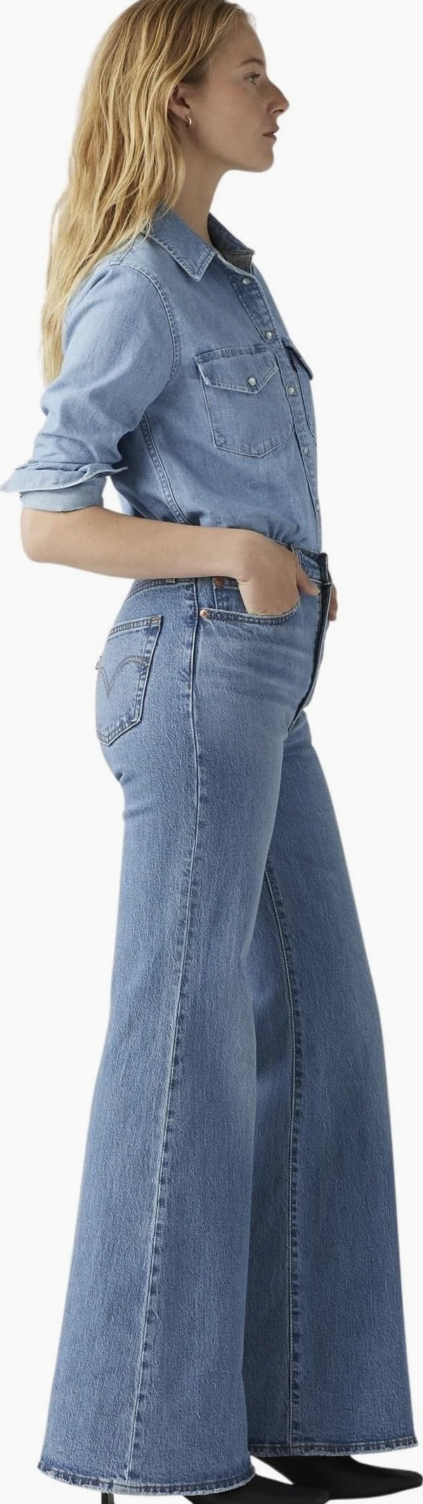 Levi's Kobieta Nowe dżinsy dzwony o fasonie Ribcage