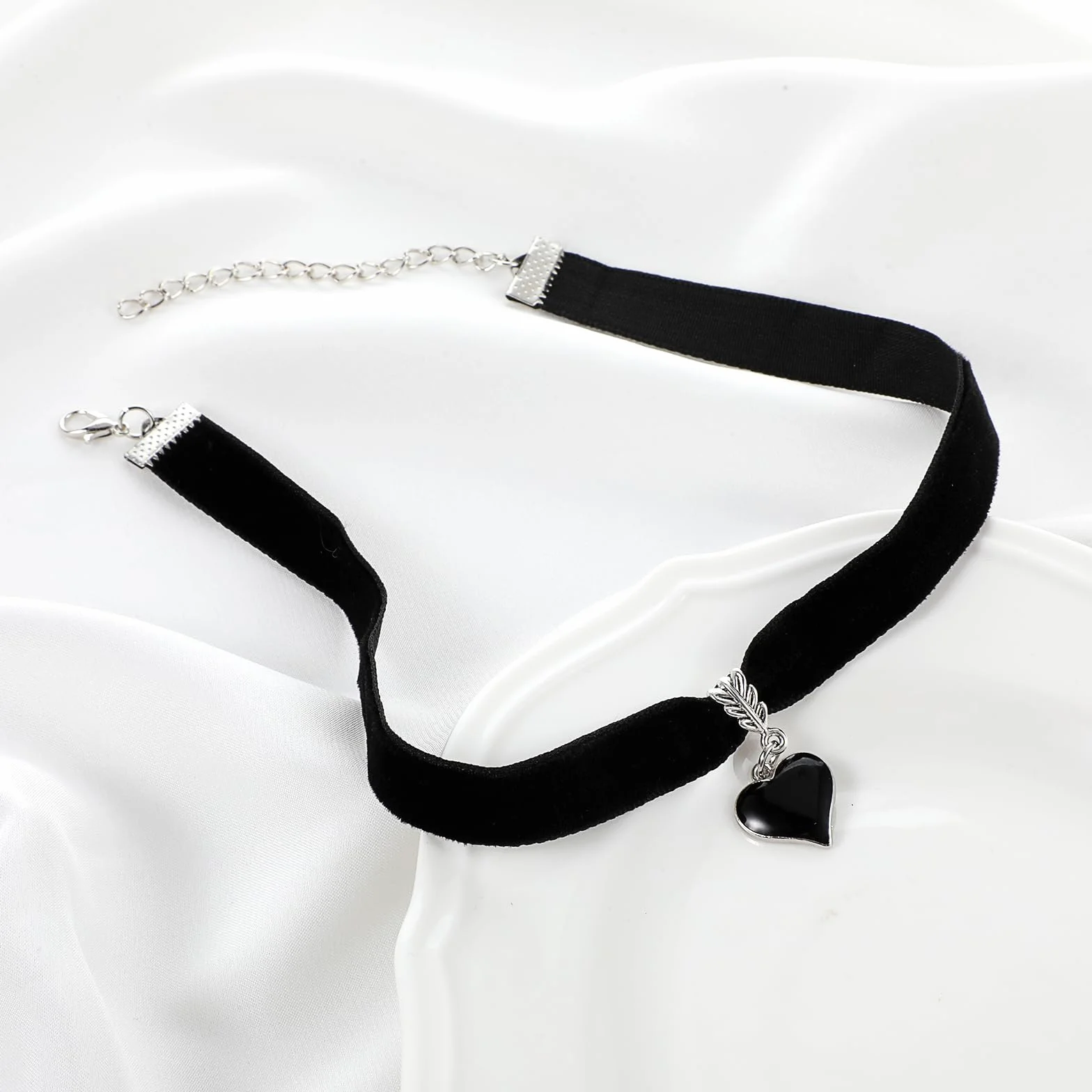 Czarny aksamitny choker, naszyjnik, regulowany, gotycki choker z wisiorkiem w kształcie serca, gruby, gotycki choker dla kobiet, dziewcząt, gotycka biżuteria, prezenty na Halloween, przyjęcie