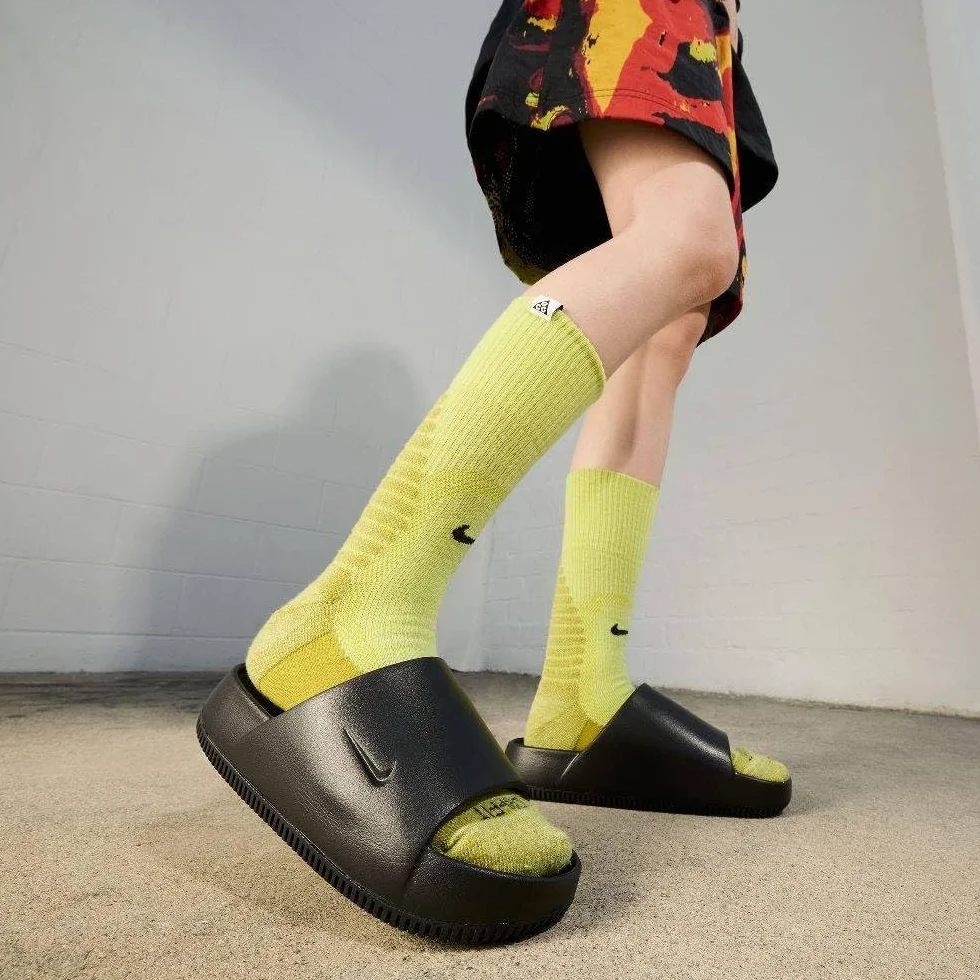 NIKE Kobiety Calmsneakersy