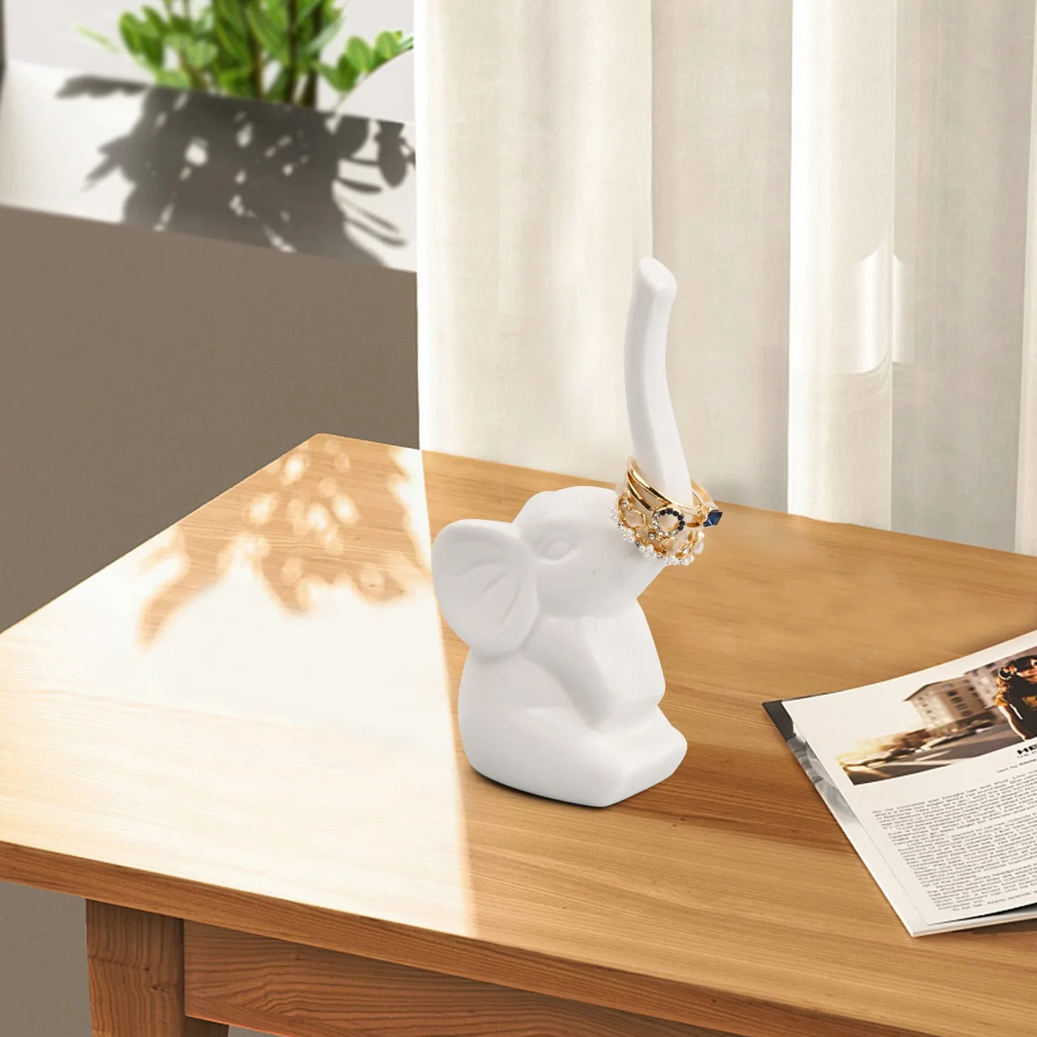 Ceramiczny uchwyt na pierścionki biały słoń figurka ornament