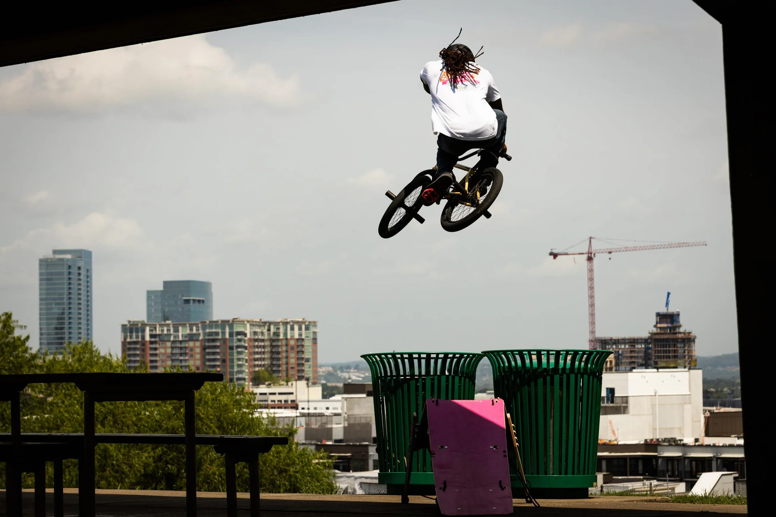 MTB Hopper Street Przenośna Rampa z Lekką Konstrukcją Zaprojektowana dla BMX Dirt/Street – Rampa do Skoków dla Deskorolek i Hulajnóg do Użycia na Ulicach do Eksploracji Miejskiej