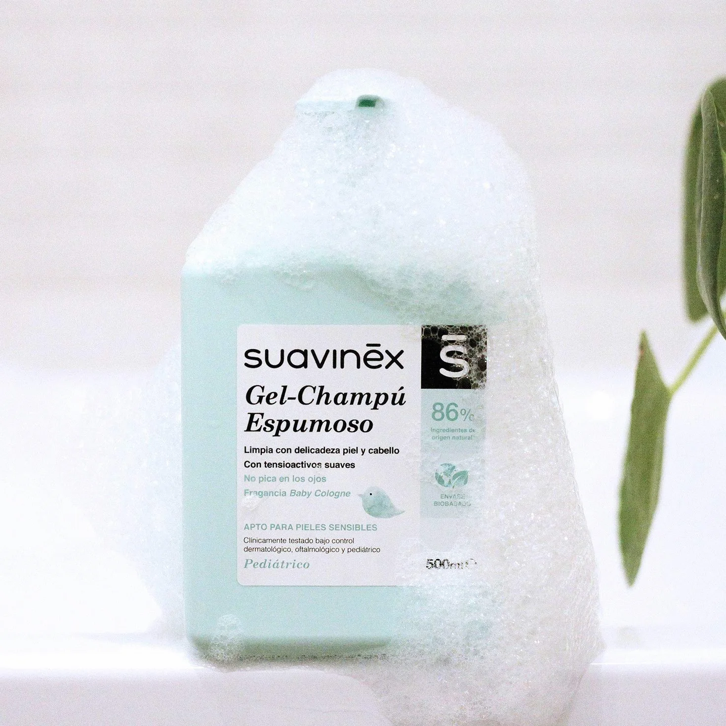 Suavinex, Żel do włosów i ciała, 750 ml, Odpowiedni dla skóry wrażliwej, 86% składników pochodzenia naturalnego, Idealny dla noworodków, pienista konsystencja