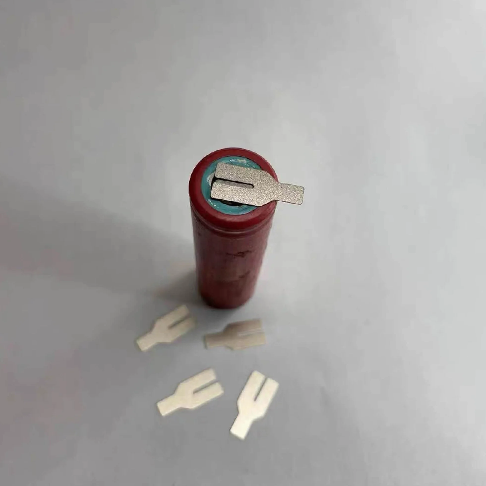 Blacha niklowa, stopy niklu, niklowana anoda – 0,2 mm grubości, 99,6% czystego niklu do samodzielnego niklowania i galwanizacji niklu, elektroda niklowa o wysokiej czystości (16 cm x 16 cm)