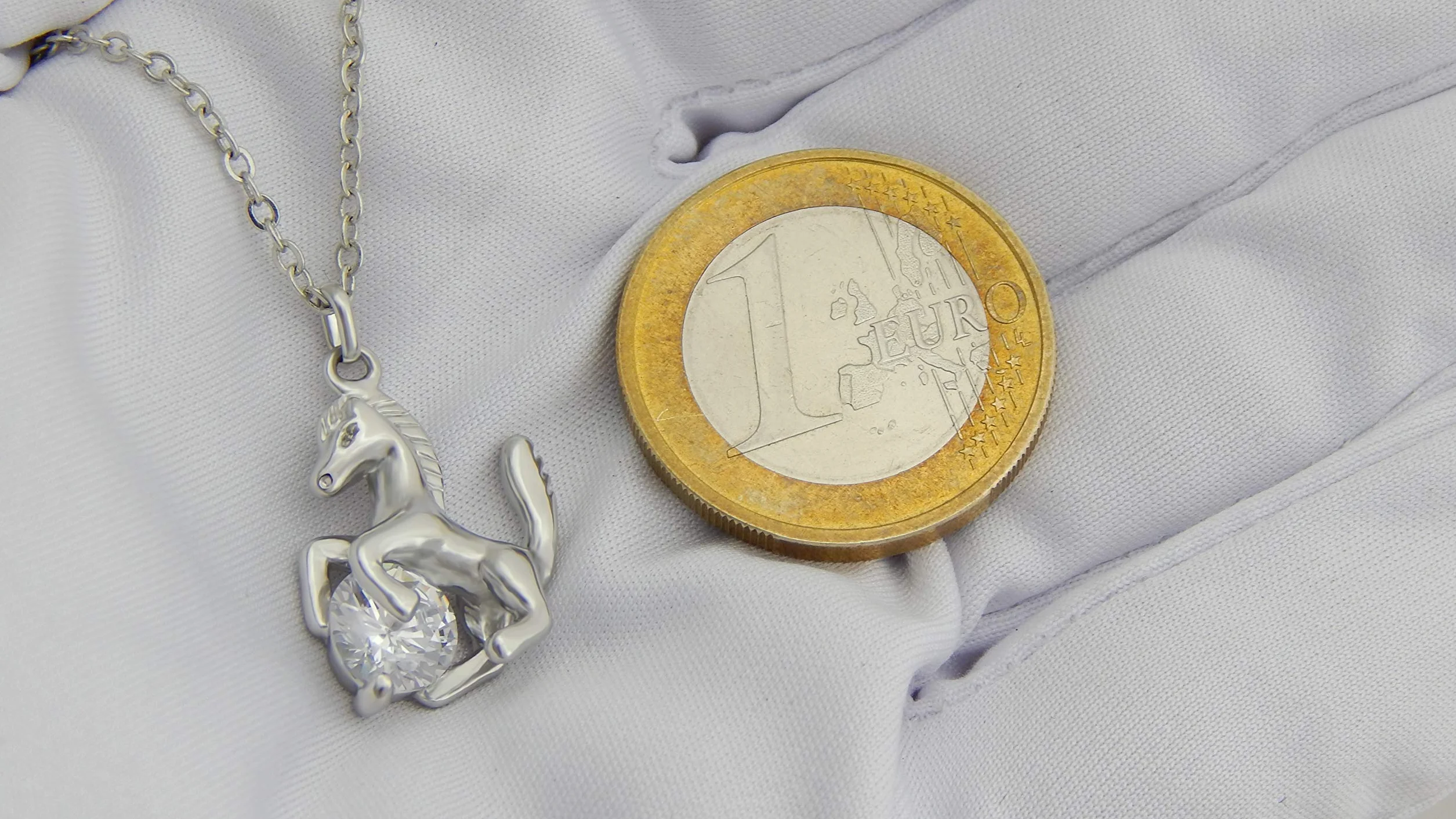 Naszyjnik z koniem Stras Cynk kamień stras różowy złoty srebrny biżuteria dla dziewczynek