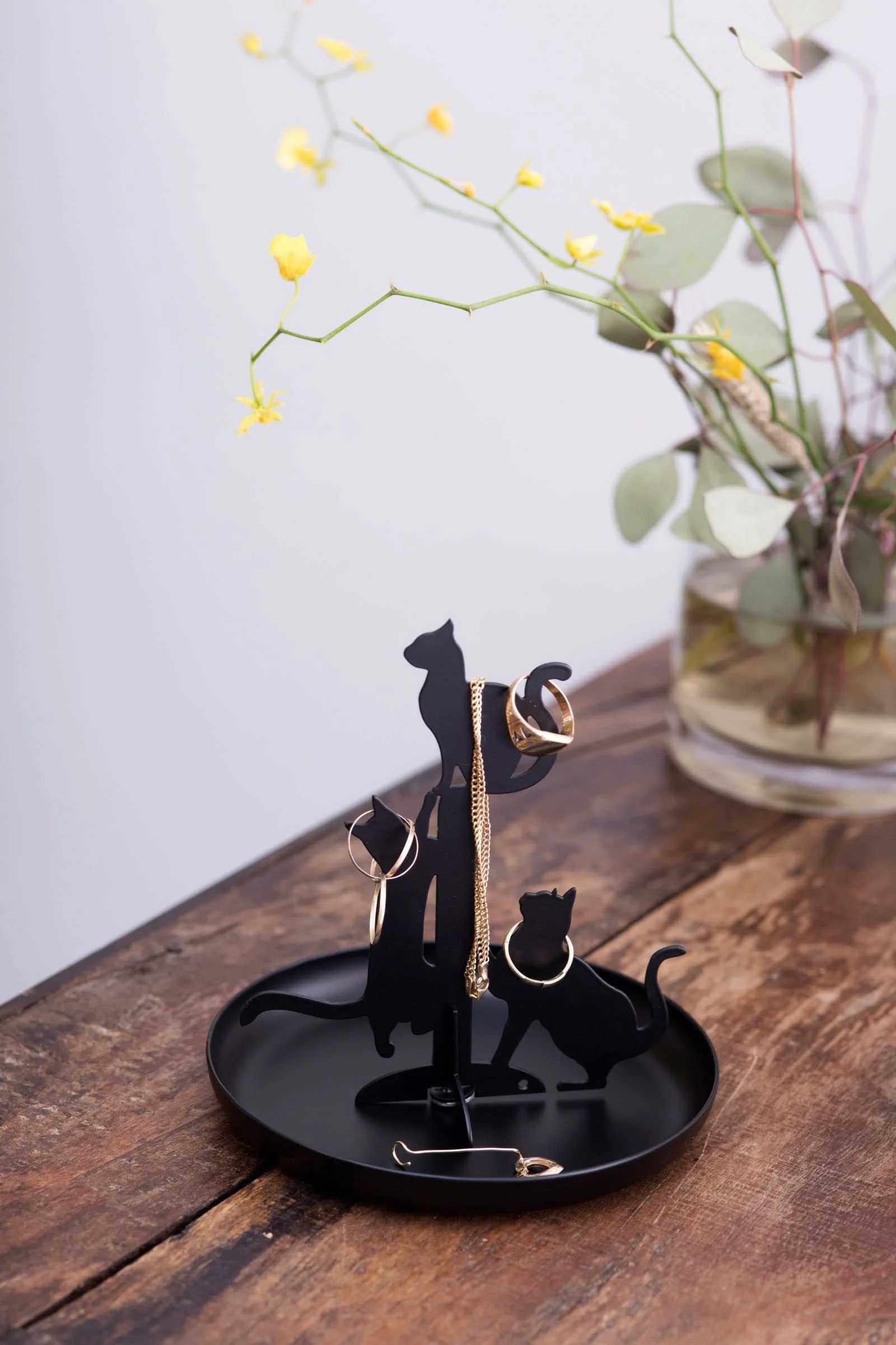 Kikkerland Black Cats Jewelry Stand