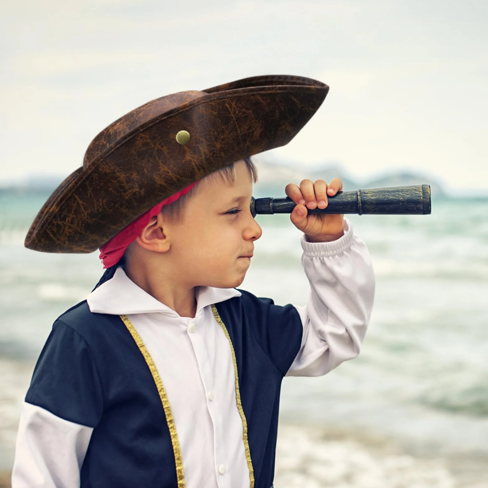 VOSSOT Kapelusz piracki dla dorosłych, skórzany, styl kolonialny, średniowieczny kapelusz na piracką imprezę tematyczną, cosplay, imprezy kostiumowe, karnawał, brązowy, Halloween, rozmiar uniwersalny