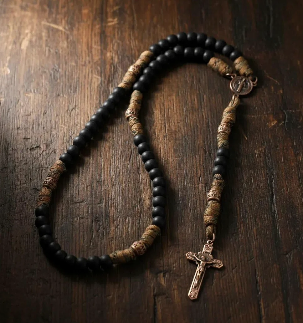 Sklep Nazareth Antique Bronze St Benedict Paracord Różaniec Czarne matowe koraliki Czerwony Biały Wytrzymały Różaniec Mocny sznurkowy naszyjnik