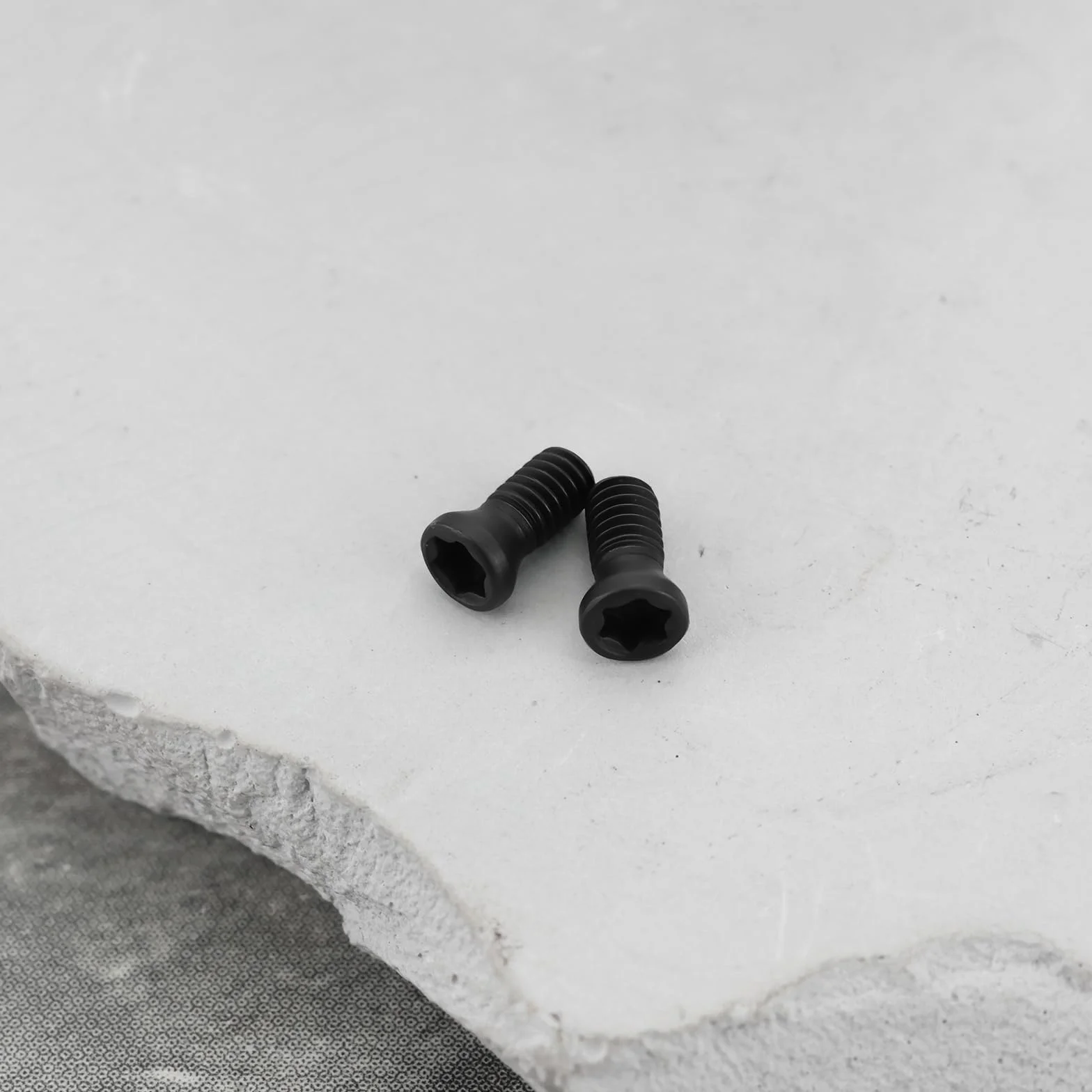 Create idea 10 sztuk śrub Torx M2,5 x 6 mm ze stali węglowej klasy T8, odpowiednie do narzędzi tokarskich CNC z twardym stopem