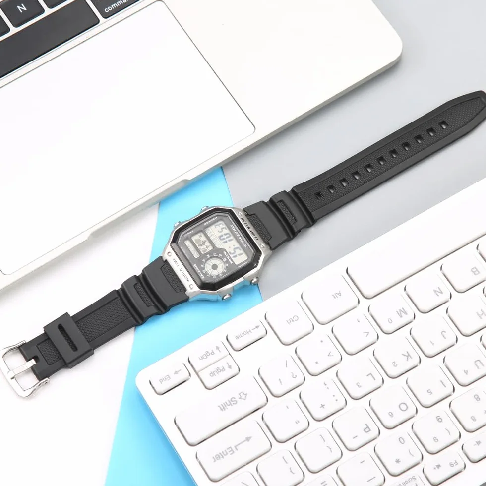 Zapasowy pasek do zegarka z żywicy naturalnej, kompatybilny z Casio AE-1200 SGW-300H MRW-200H W-735H wodoodporny gumowy pasek, Czarna srebrna klamra, 18mm, Klasyczny