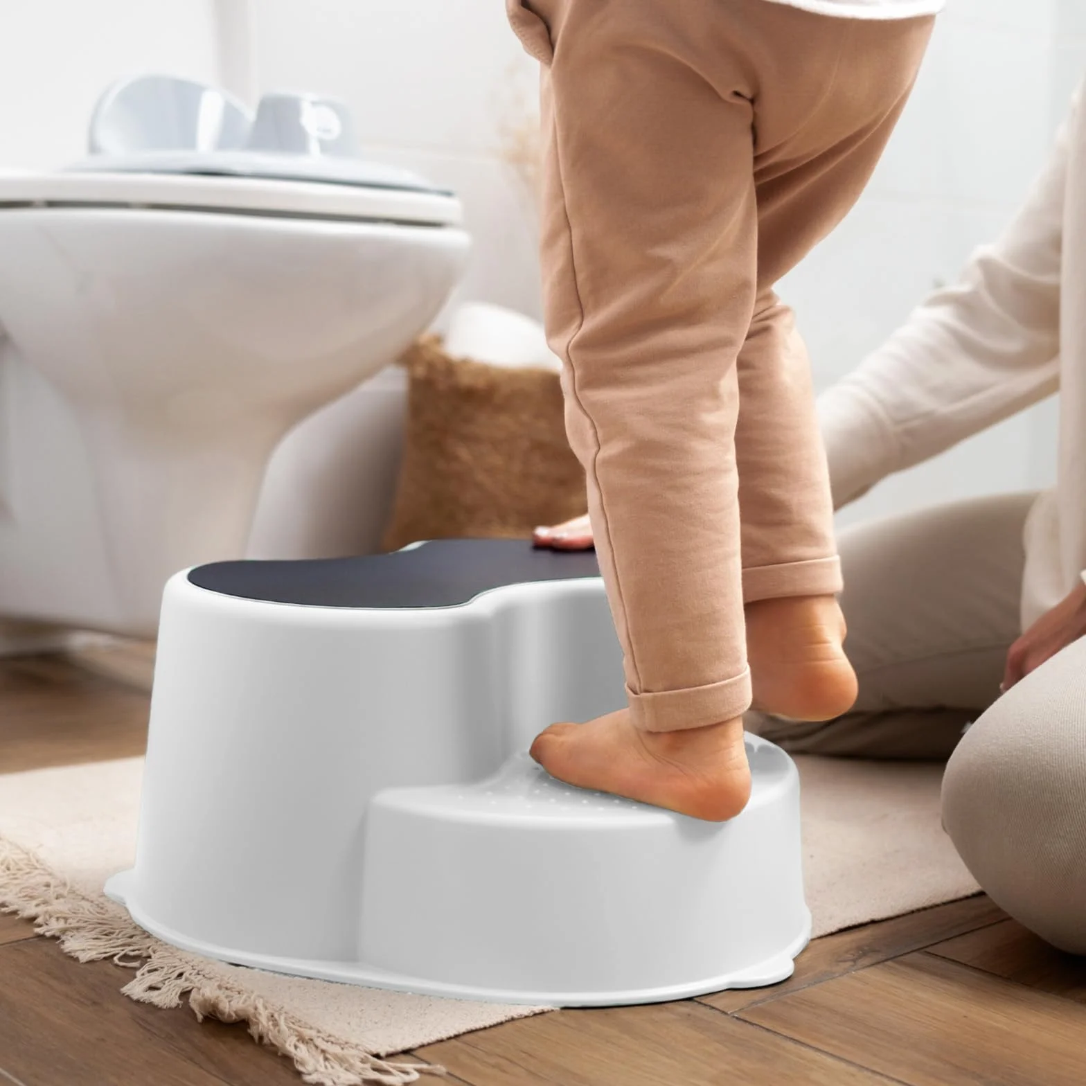 Rotho Babydesign Stołek dziecięcy ze schodkami TOP z recyklingu (plastik) biały