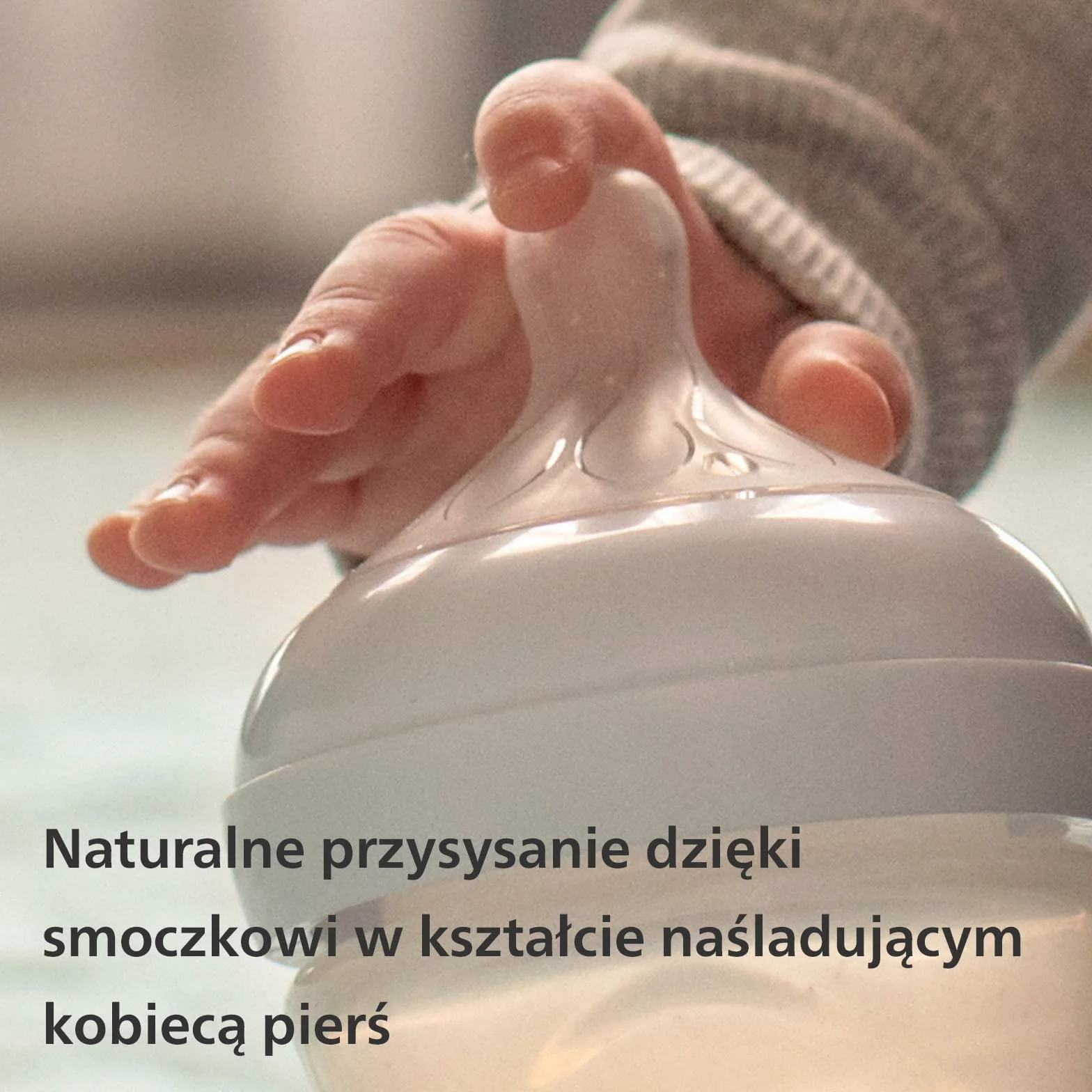 Philips Avent Zestaw butelek Natural z Responsywnym smoczkiem dla noworodków—4 butelki dla niemowląt, 2 smoczki, smoczek Ultra Soft i szczotka do butelek, wiek: 0–12 miesięcyi (model SCD838/13)