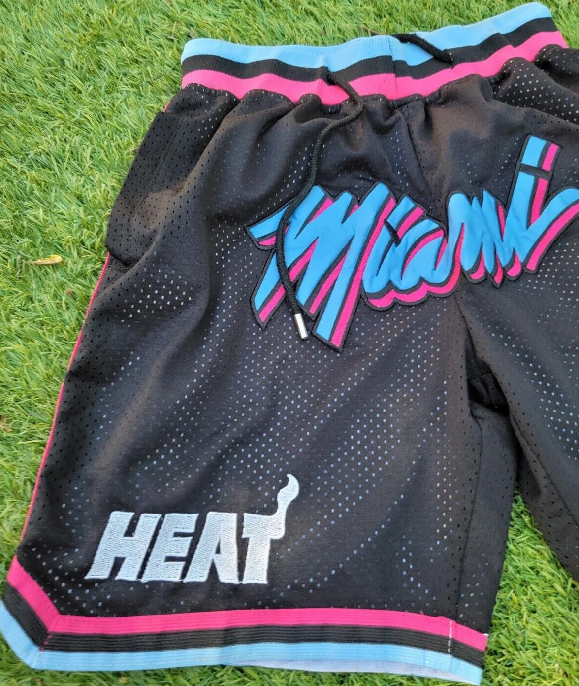 Miami Heat Męskie spodenki do koszykówki - Sportowe, oddychające i szybkoschnące szorty NBA z kieszeniami na zamek błyskawiczny, luźne spodenki do treningu i na zewnątrz