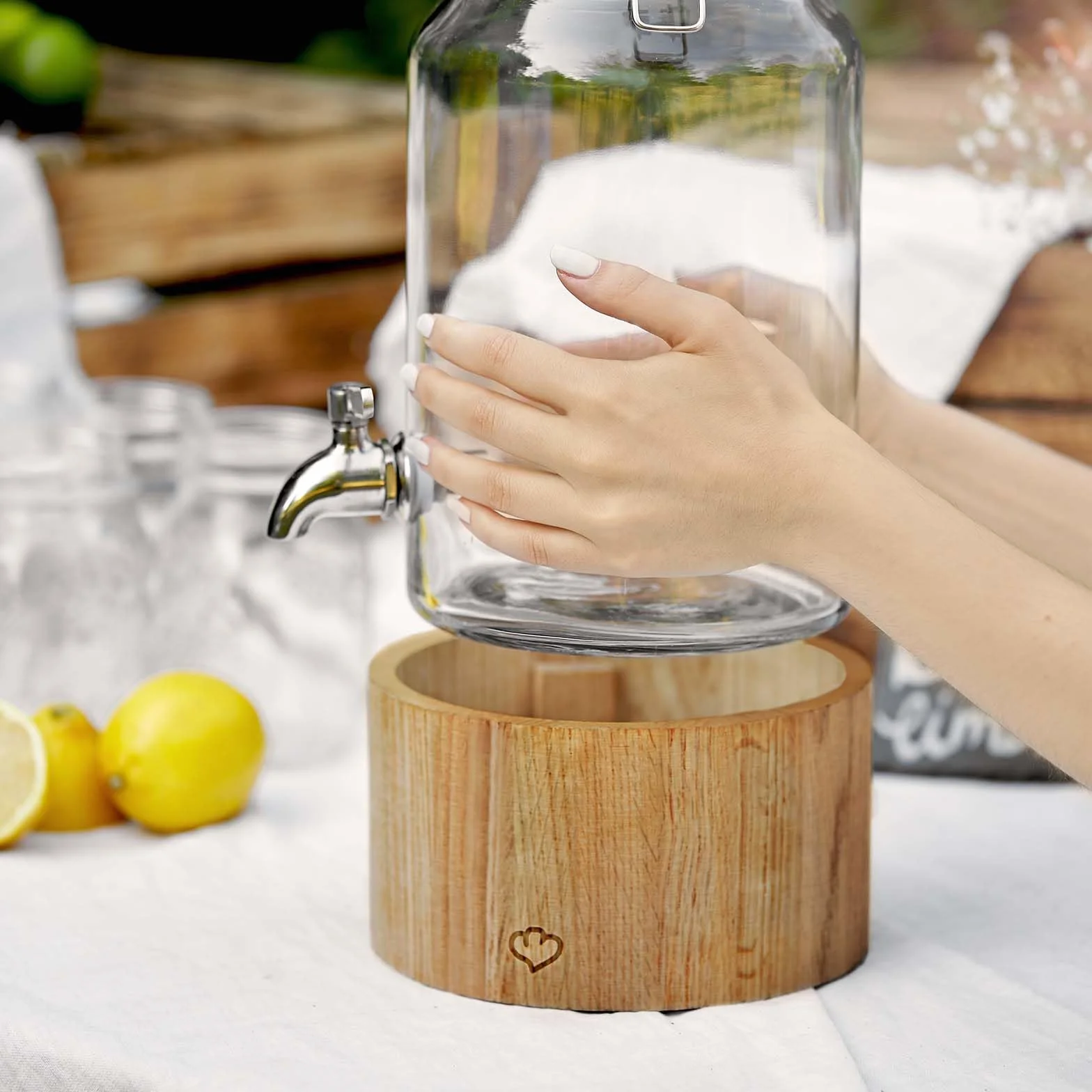 SPRINGLANE szklany dozownik do napojów 3,8 l Greta z kranikiem i stojakiem ze stali nierdzewnej z drewna dębowego, dozownik lemoniady, styl vintage Mason Jar