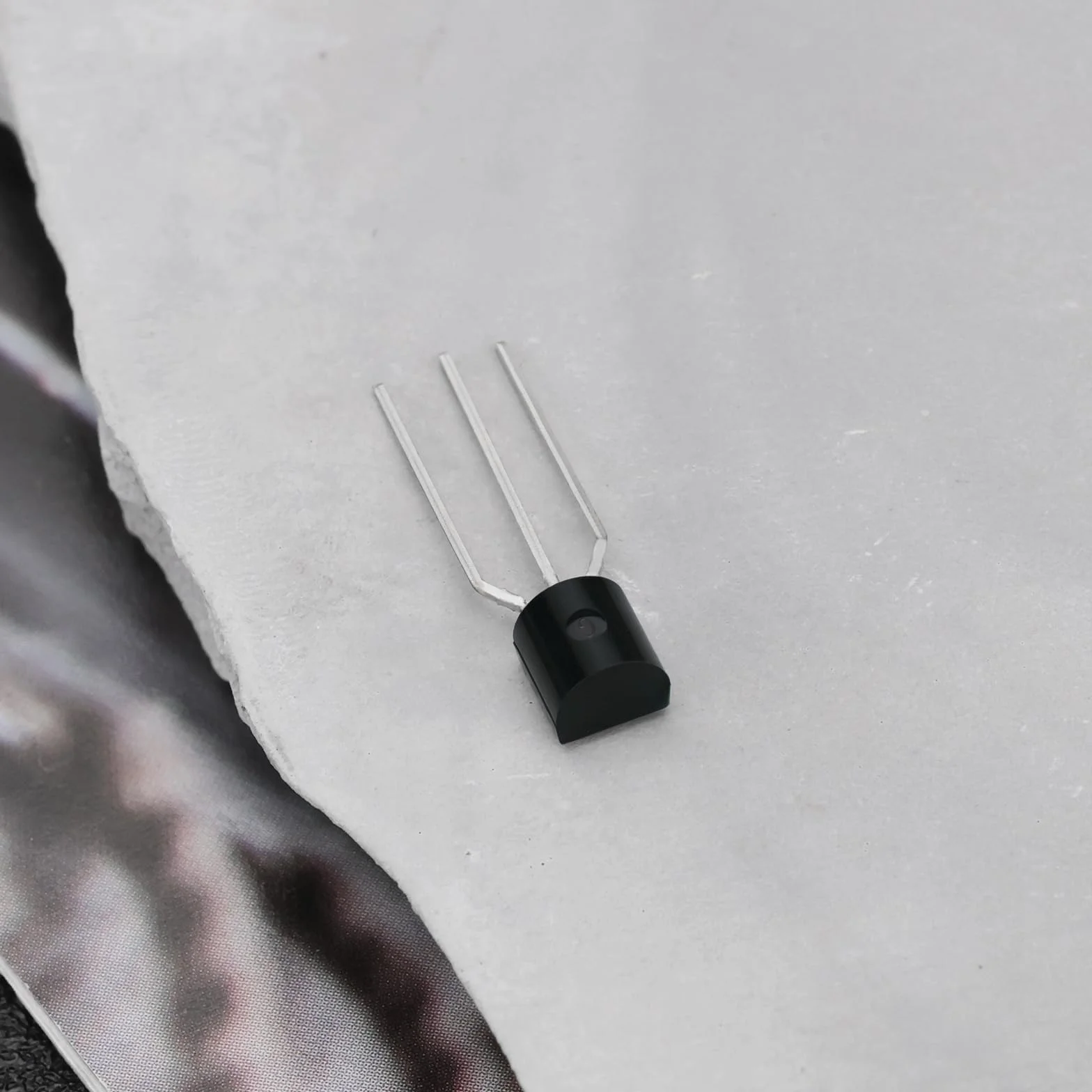 The Lord of the Tools Tranzystor mocy NPN 2N2222A 2N2222 40 V 0,6 A 0,625 W TO92 kompatybilny z Arduinos kompatybilny z R-aspberry Pi czarny