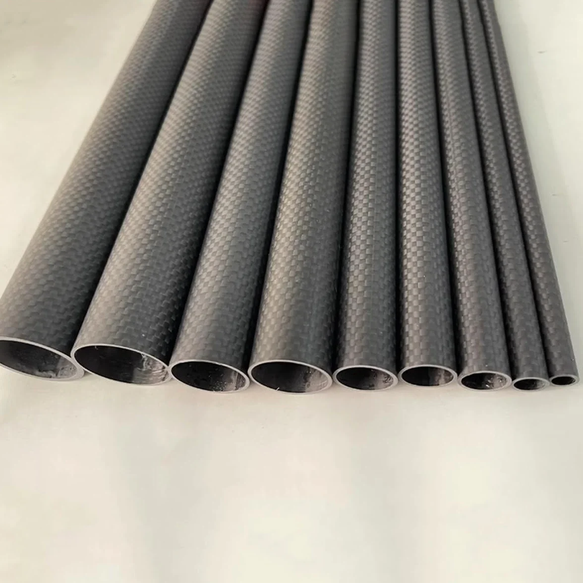 2 Szt. Rura Z Włókna Węglowego O Długości 600mm 3K Splotem Płaskim Matowa Średnica Zewnętrzna 8mm 10mm 12mm16mm 18mm 20mm 22mm 25mm 30mm Wysoka Wytrzymałość Lekki Pusty Pręt(8 * 6 * 600mm)