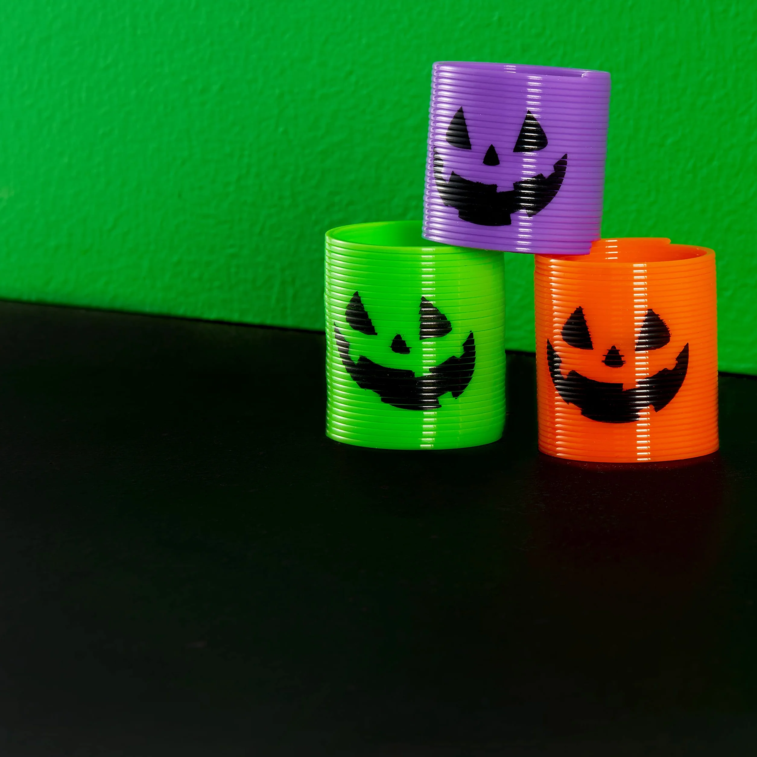 The Twiddlers - 36 Mini Halloween Magic Springs, Trick or Treat Party Toys Bag Fillers, Kids Game Prizes & Gifts