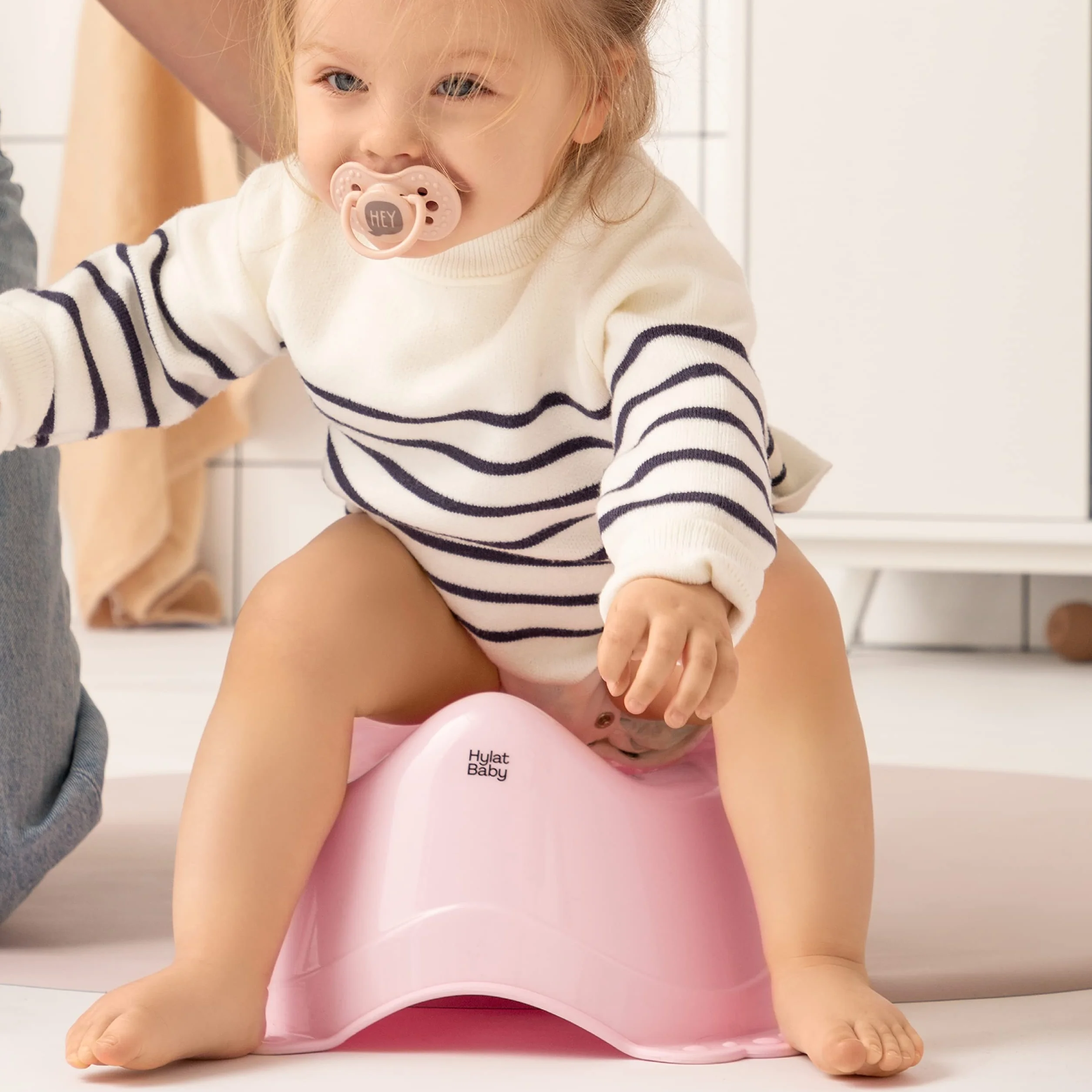 Hylat Baby Nocnik dla dzieci – dla chłopców i dziewczynek od ok. 2 lat, również do treningu bez pieluszek i nocnika, kolor: różowy, motyw: Friends, marka: Hylat Baby
