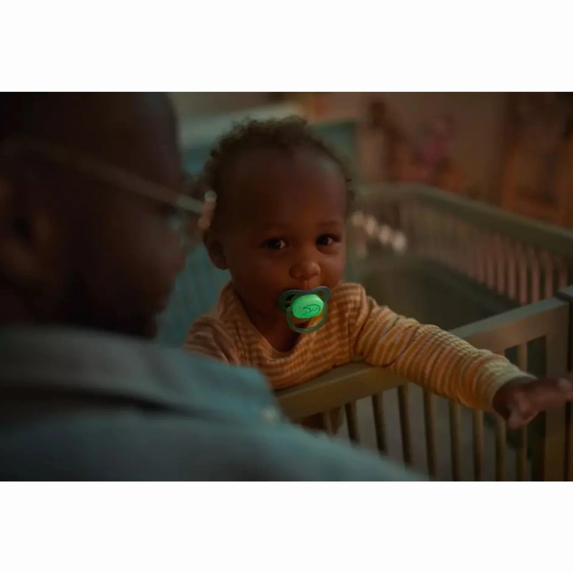 Philips Avent smoczek ultra air Nighttime – 2 sztuki, bez BPA, oddychający, świecący w ciemności smoczek dla dzieci od 18 miesięcy, w zestawie pudełko transportowe i sterylizacyjne (SCF376/23)