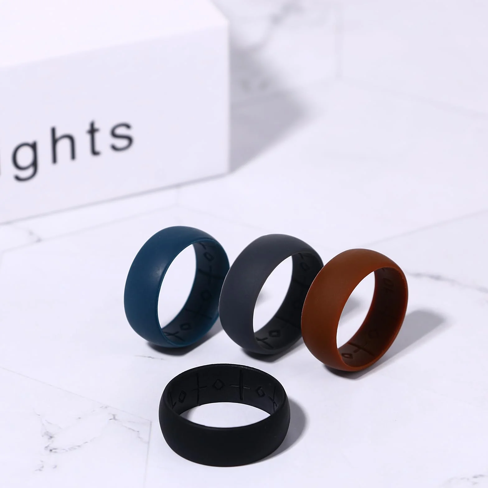 JewelryWe Zestaw 4 silikonowych obrączek ślubnych dla mężczyzn 8,5 mm oddychające z krzyżem