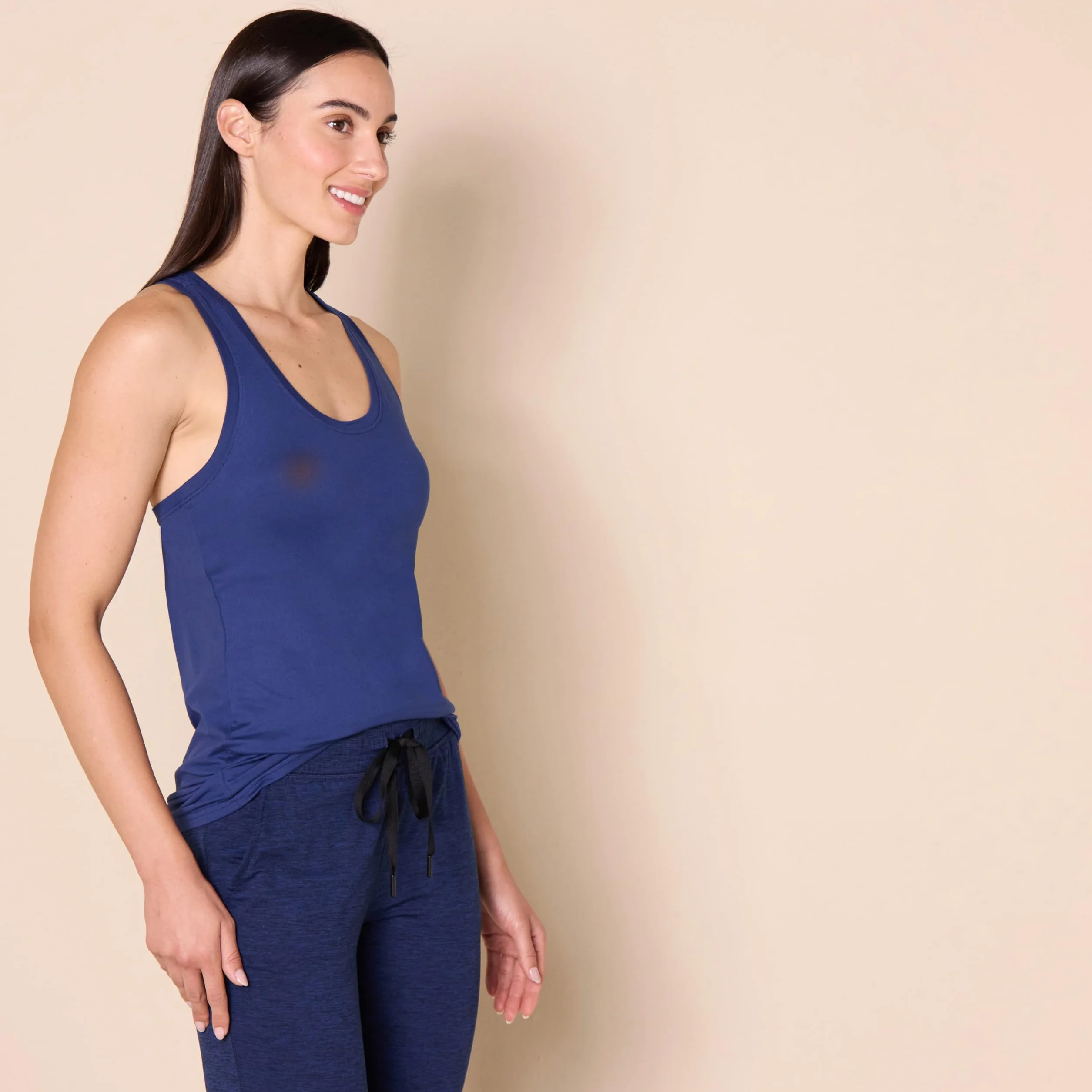 Amazon Essentials Kobiety Koszulka bez rękawów Tech Stretch Racerback (dostępna w dużych rozmiarach)