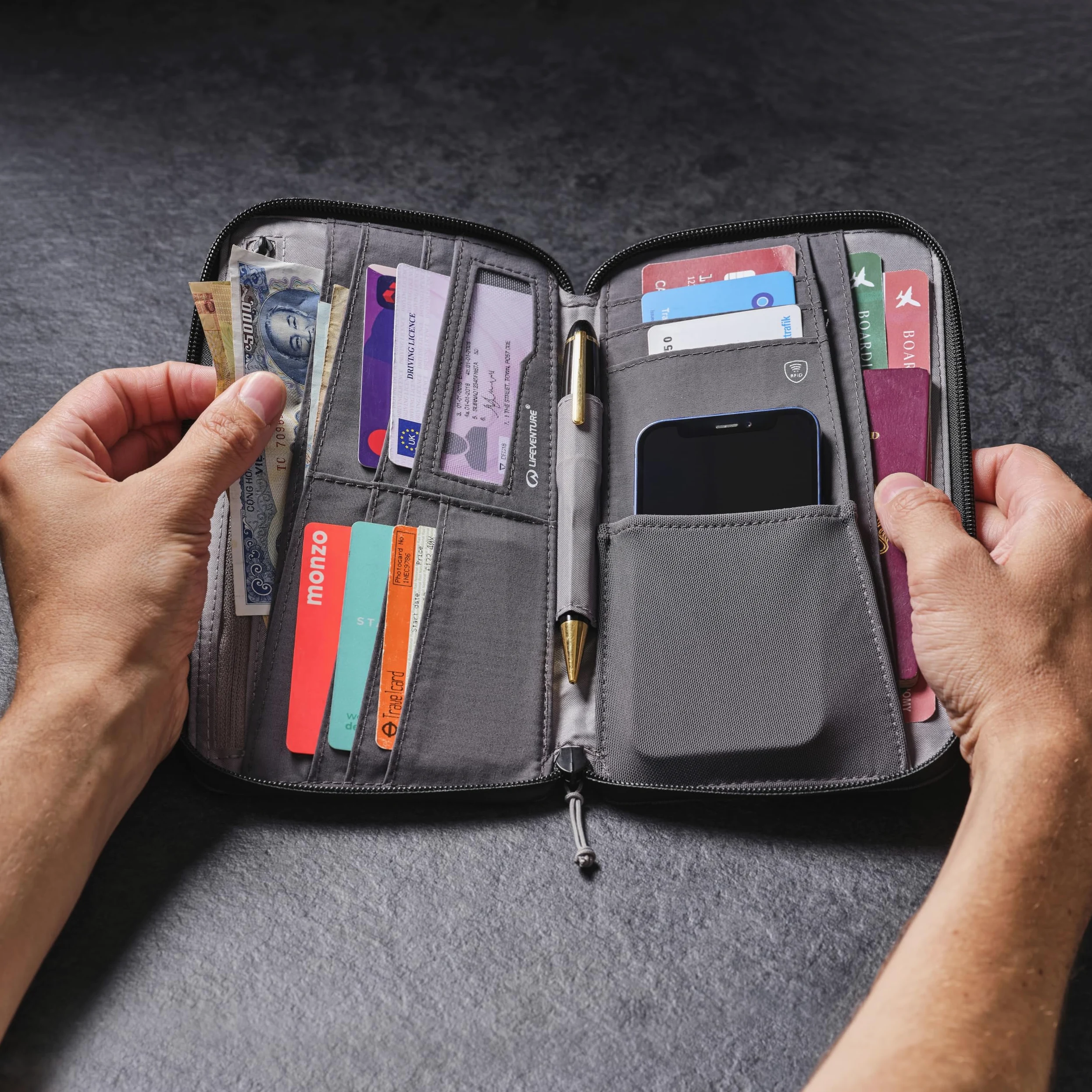 Lifeventure RFiD Duży portfel podróżny, składany portfel z zamkiem błyskawicznym i etui na paszport na podróż, przyjazny dla środowiska, materiał nadający się do recyklingu (szary)